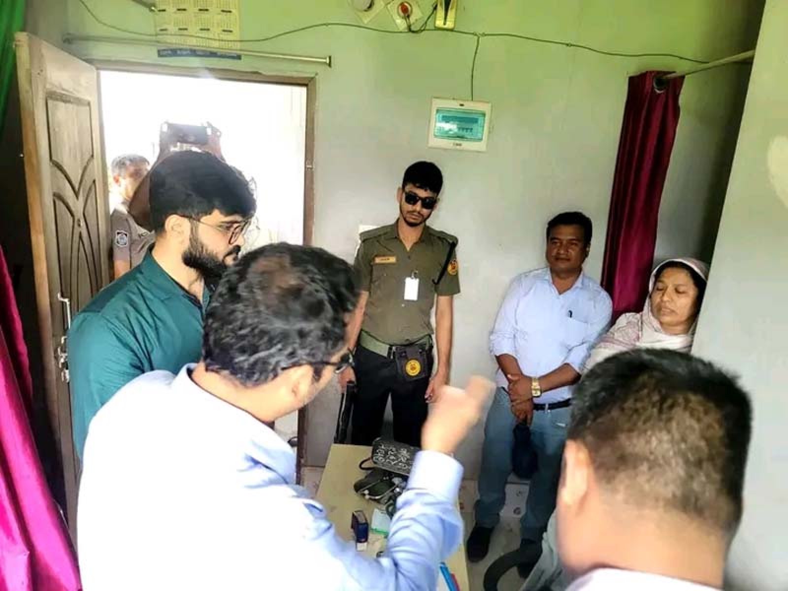ডাক্তারের ভূয়া ডিগ্রী ব্যবহার এবং ধাত্রী বিদ্যা না থাকা সত্ত্বেও ডেলিভারিতে জরিমানা