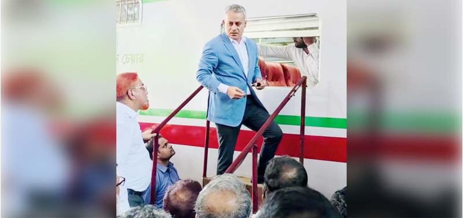 রেলমন্ত্রীর সৈয়দপুর রেলওয়ে কারখানায় পরিদর্শনঃ কাজের অনিয়মে কঠোর বার্তা