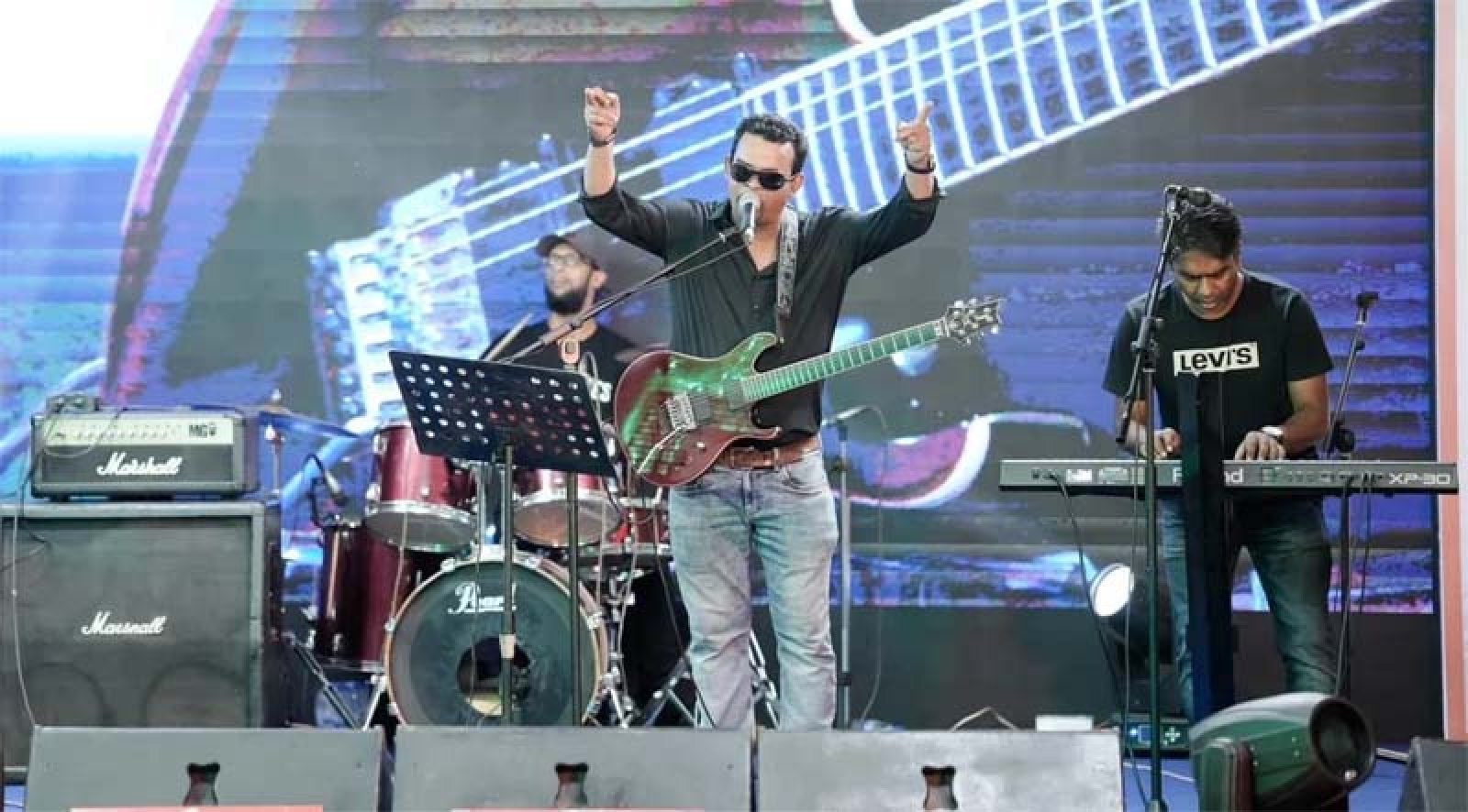 গিটারিস্ট রাসেল খান আর নেই