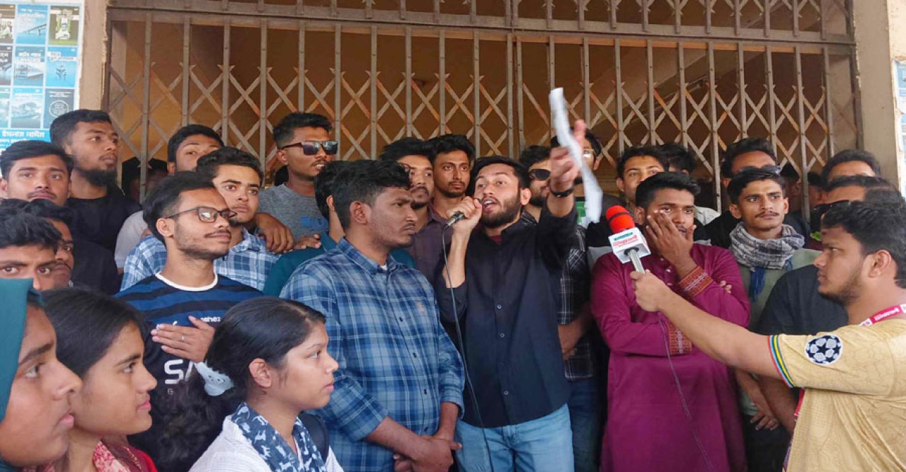 নোবিপ্রবিতে ১১ দফা দাবিতে প্রধান ফটকে তালা