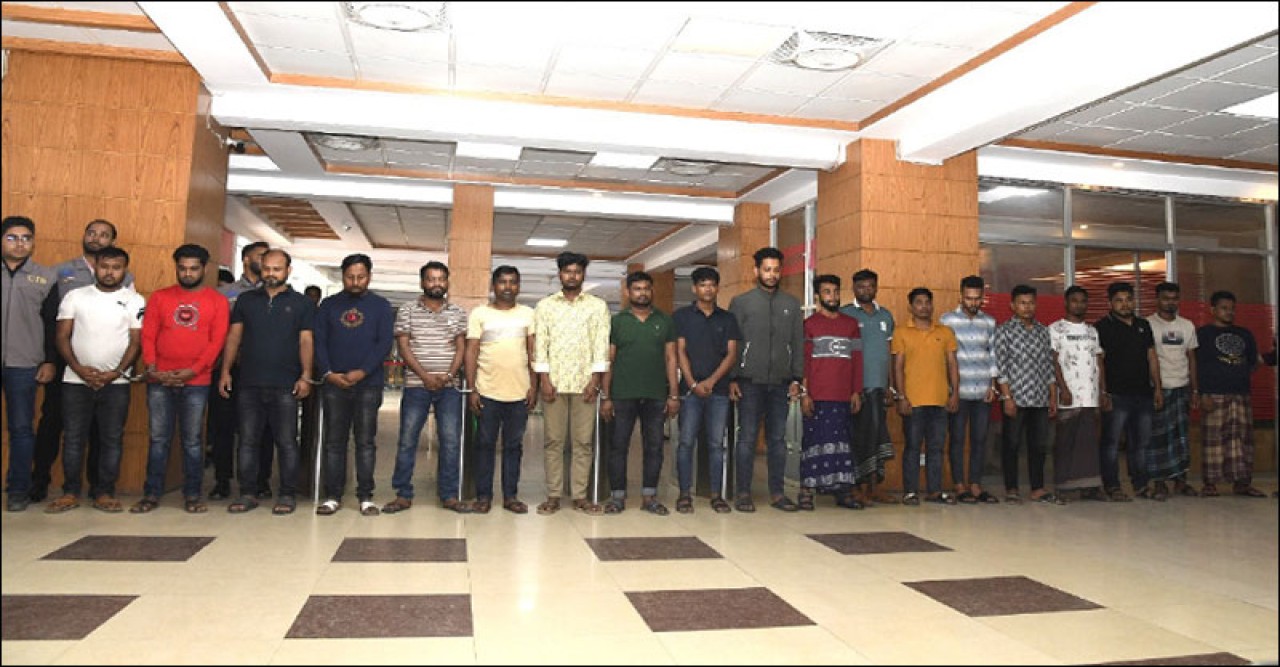 ২৫ লাখ টাকা হাতিয়ে নেন দরবেশ বাবা