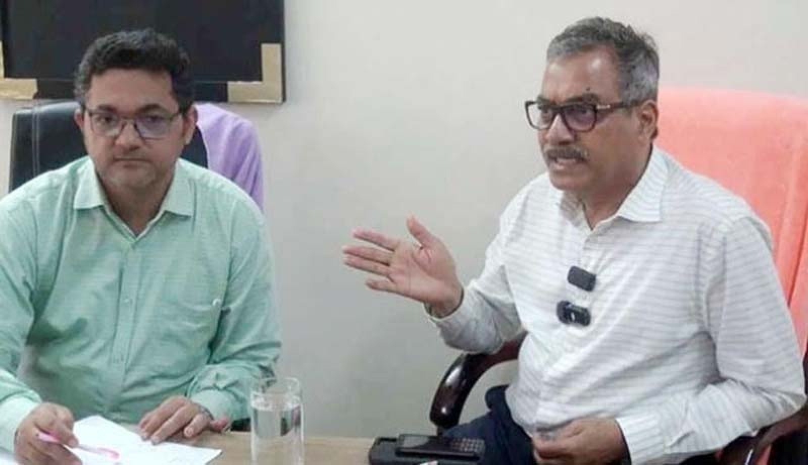 চাঁপাইনবাবগঞ্জে ক্লিনিকে শেয়ার থাকায় জামায়াতপন্থী ৫ চিকিৎসককে বদলি