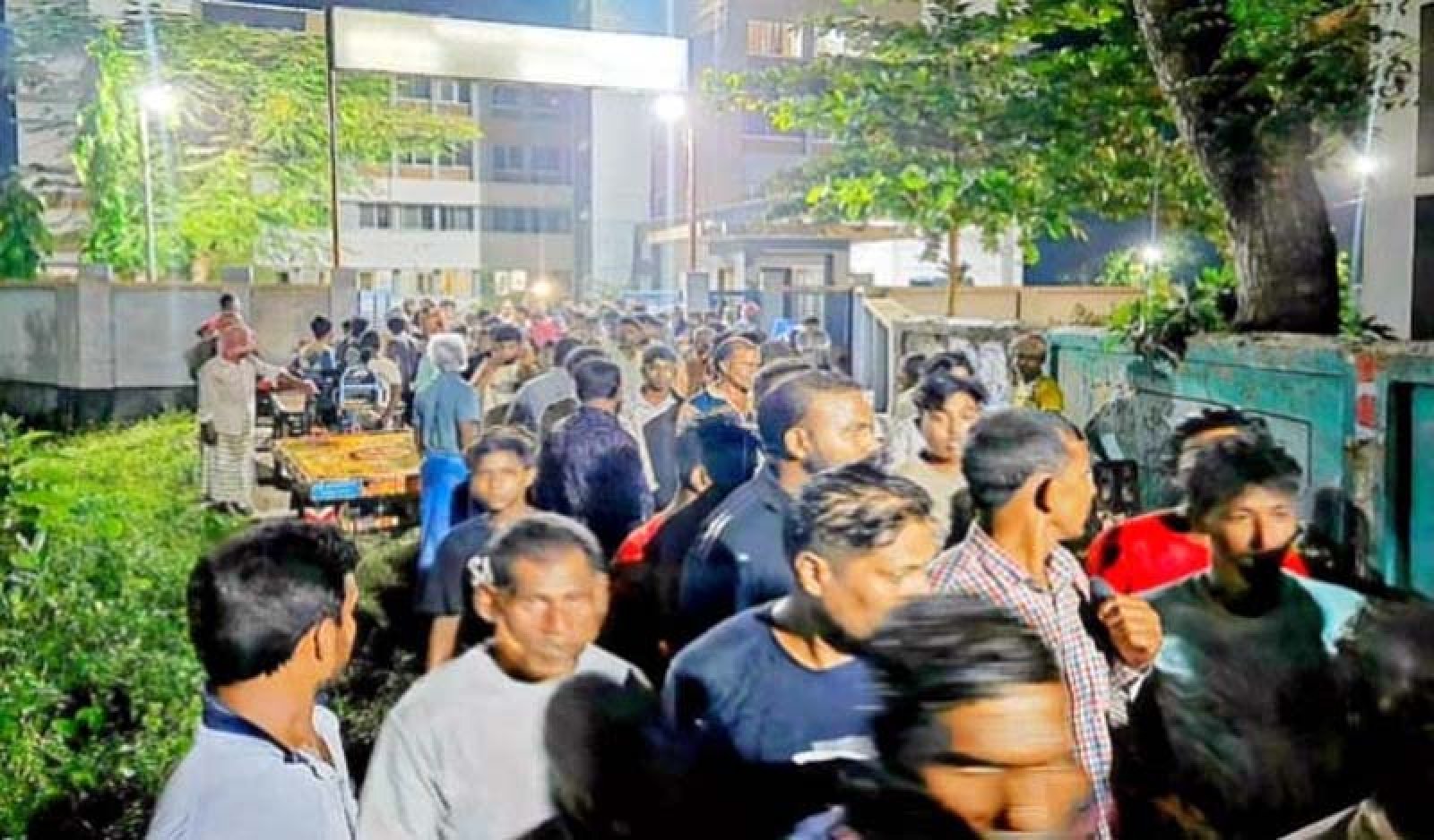 পাবনায় আটক যুবলীগ নেতাকে ছাড়িয়ে নিল গ্রামবাসী