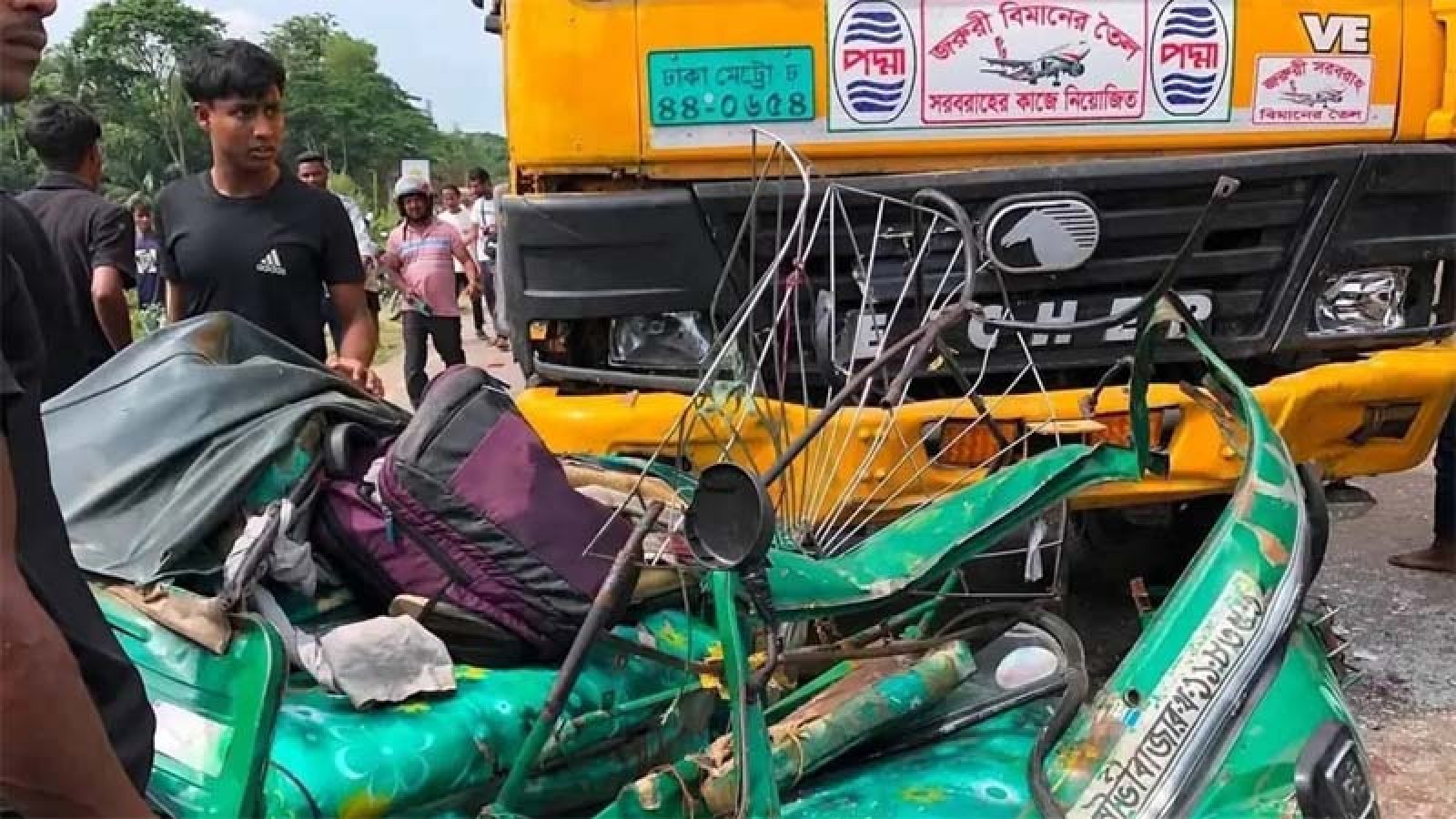 সিলেটে ট্যাংকলরি-অটোরিকশা সংঘর্ষে নিহত ৪