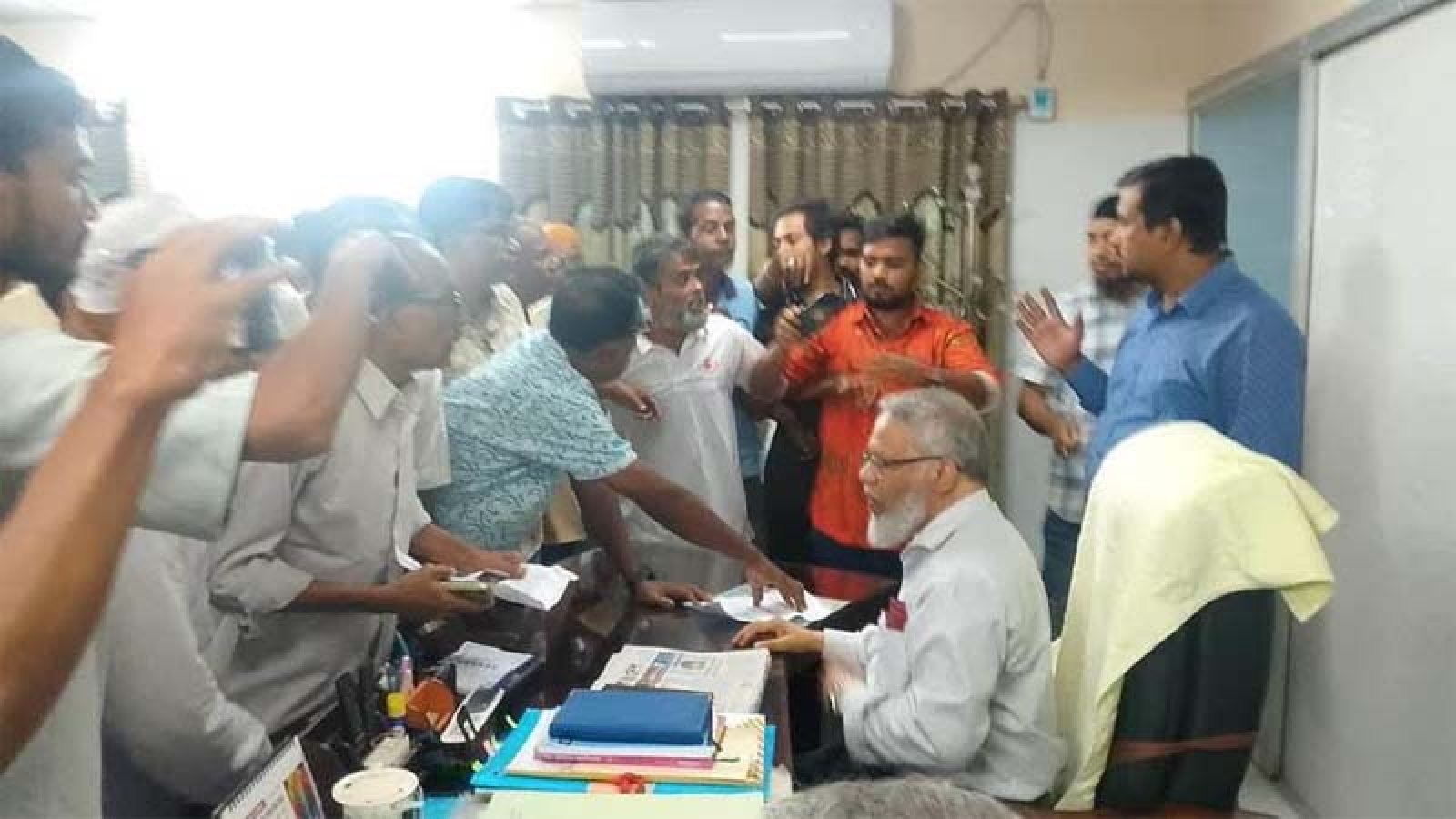 চাপের মুখে পদত্যাগ: বিতর্কের আড়ালে ঢাকা পড়ল রামেবি উপাচার্যের স্থায়ী ক্যাম্পাস ও গবেষণার স্বপ্ন