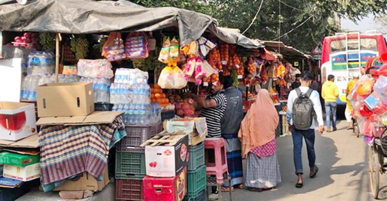 রাজশাহীতে ফুটপাত-সড়ক-ড্রেন দখলের হিড়িক