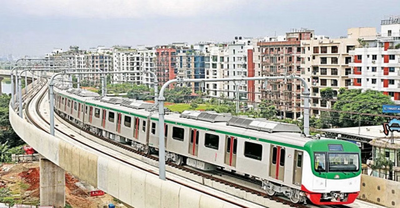 এক ঘন্টা পর স্বাভাবিক মেট্রোরেল