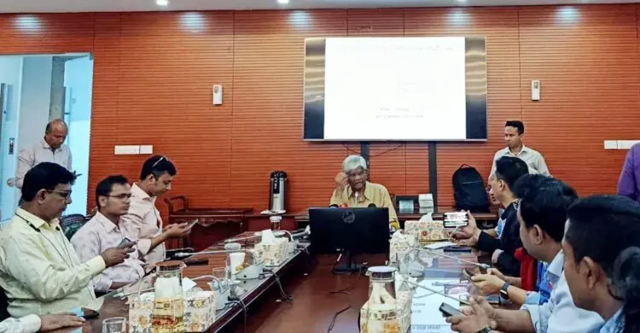 নির্বাচনে স্পর্শকাতর এলাকায় বডি ওর্ন ক্যামেরা দেওয়া হবে