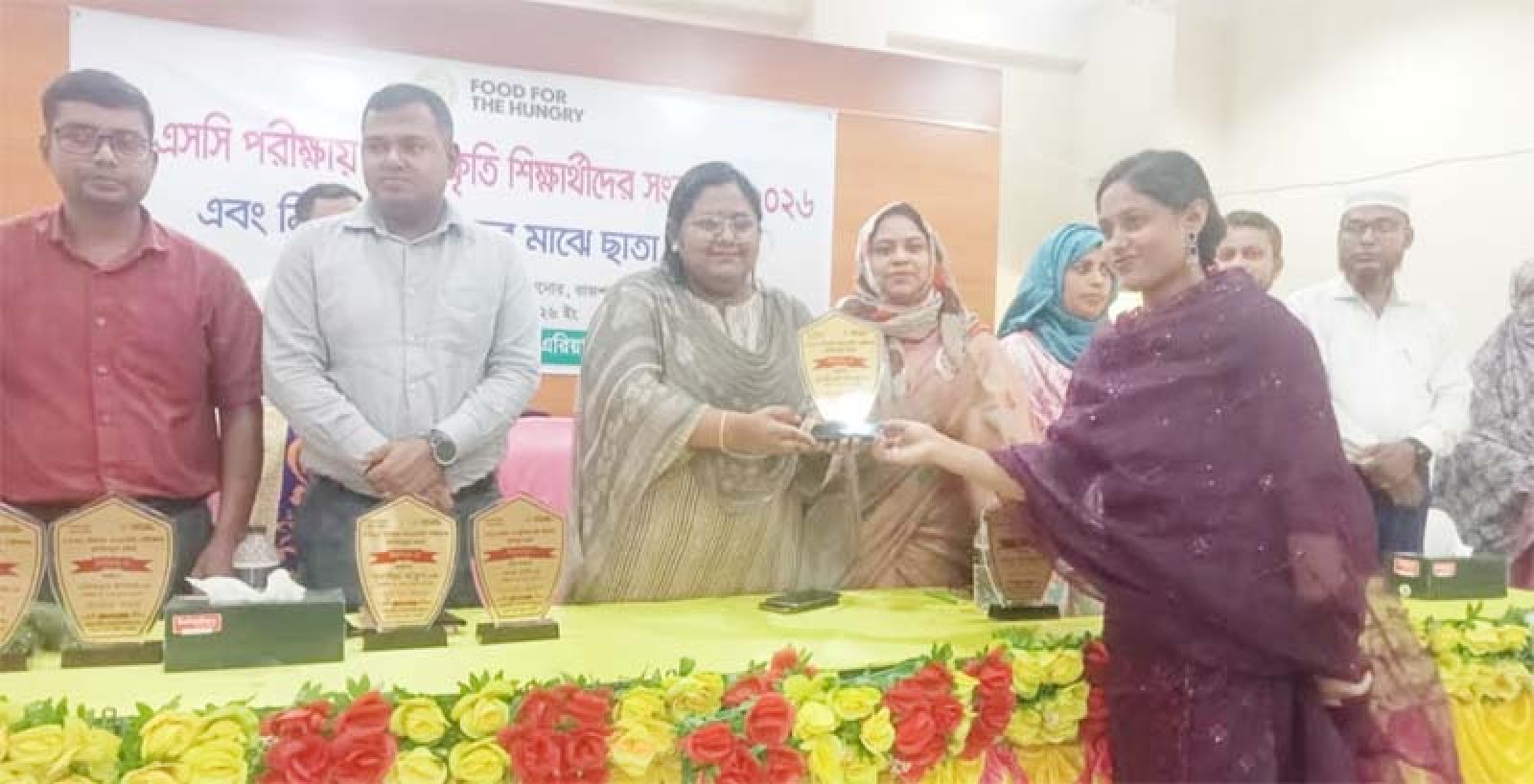 তানোরে ১৬০ কৃতি শিক্ষার্থীকে সংবর্ধনা