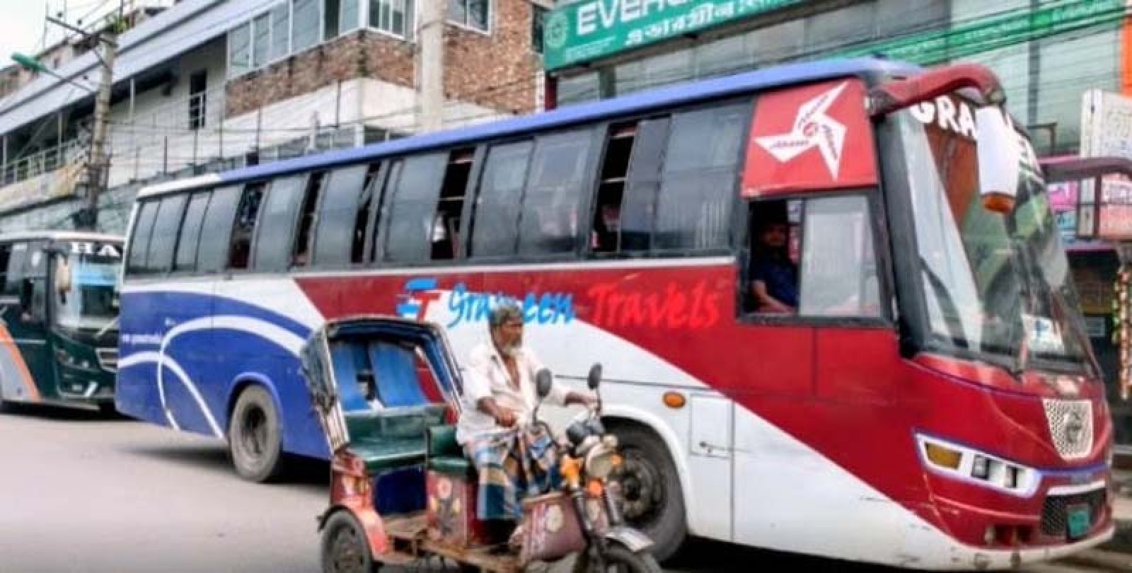 জ্বালানি তেলের দাম বাড়তেই রাজশাহী-ঢাকা বাস ভাড়ায় ১০০ টাকা বৃদ্ধি॥ কোথাও আদায় হচ্ছে তার দ্বিগুণ
