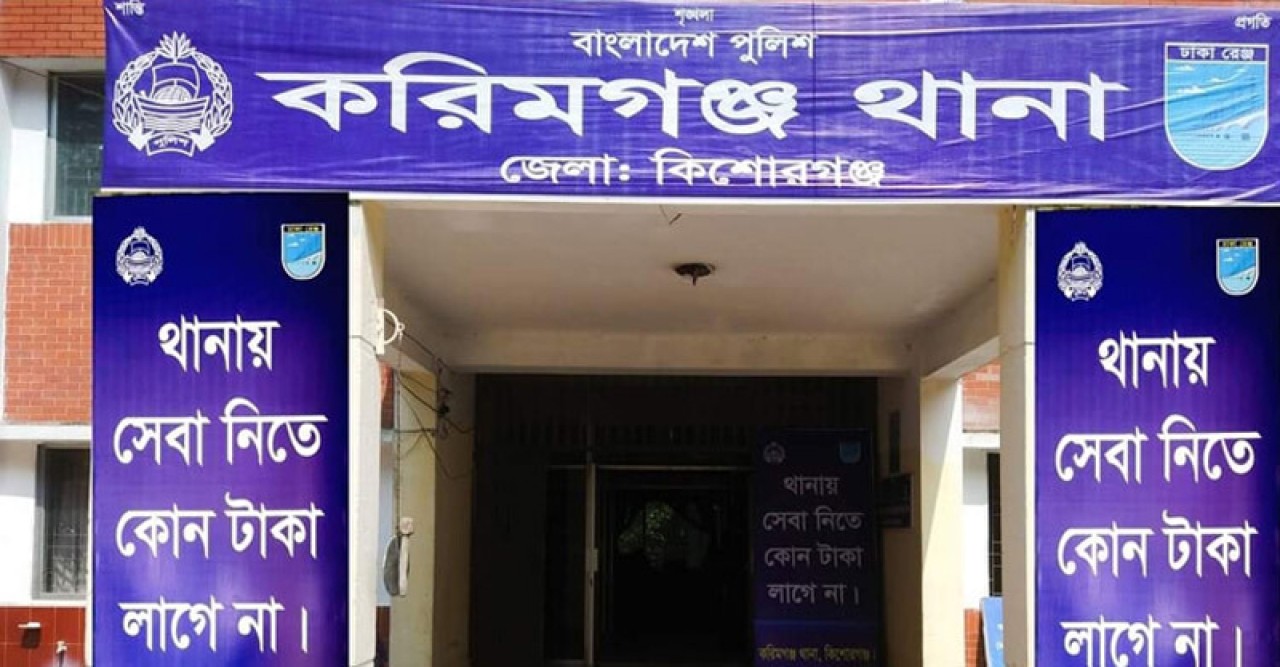 ঘরে গাছচাপা পড়ে মা-ছেলে নিহত
