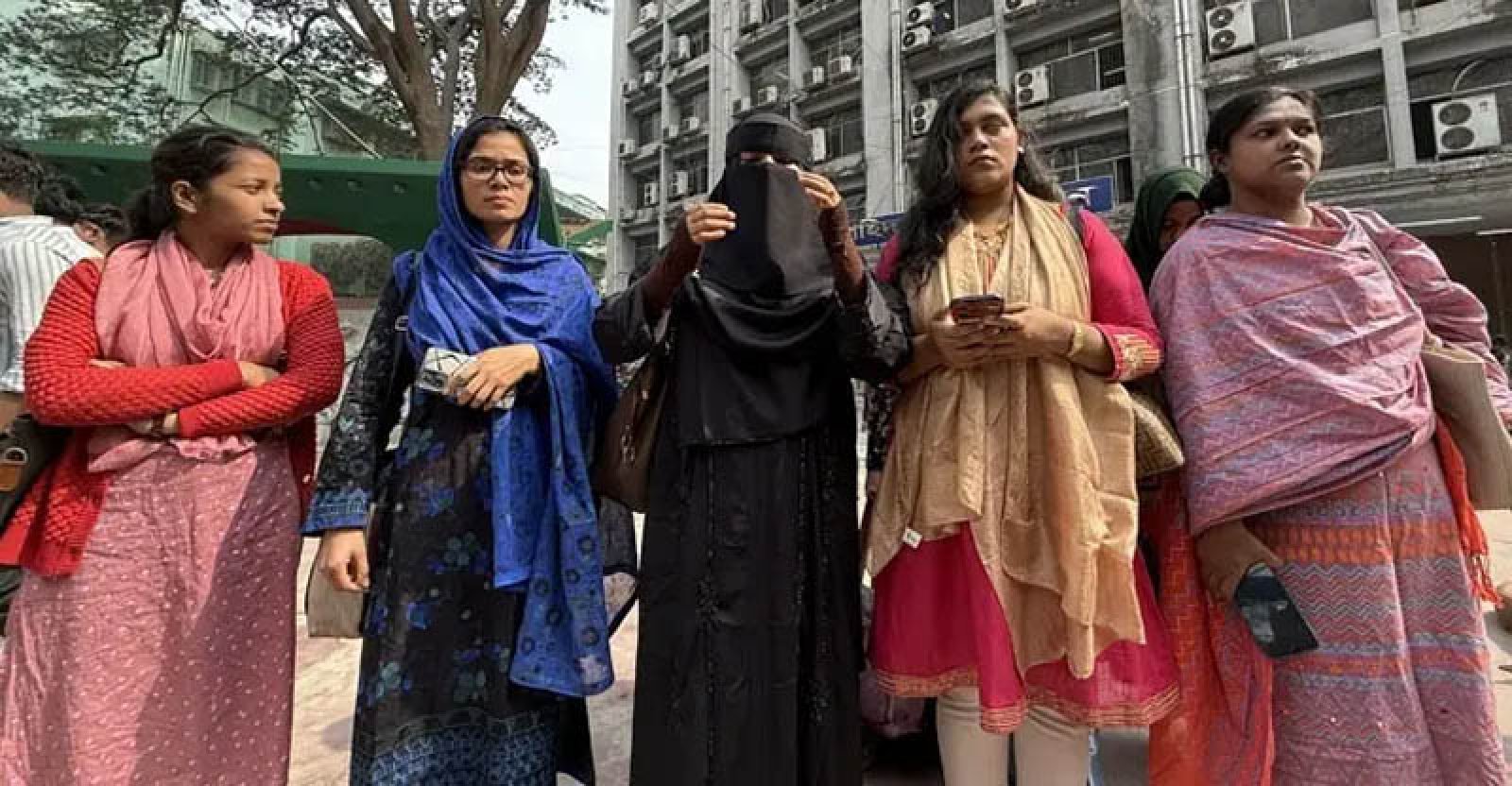 নারীদের নিয়ে জামায়াত আমিরের মন্তব্যের প্রতিবাদ জবি ছাত্রদলের