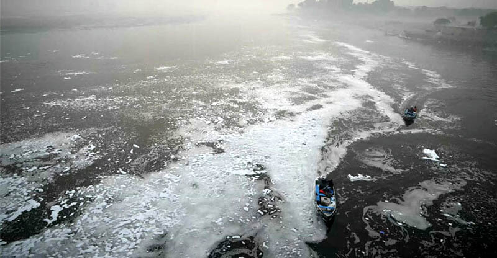 দিল্লিতে কয়েক দিন ধরে পানির সংকটে লাখো মানুষ