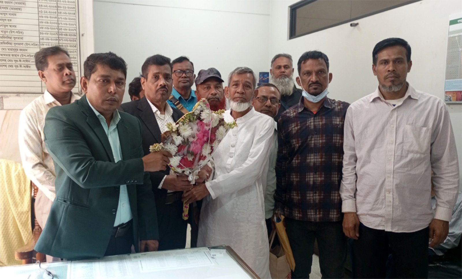 রাসিকের কর আদায়কারী লুৎফর রহমানের  অবসরজনিত বিদায় সংবর্ধনা অনুষ্ঠিত