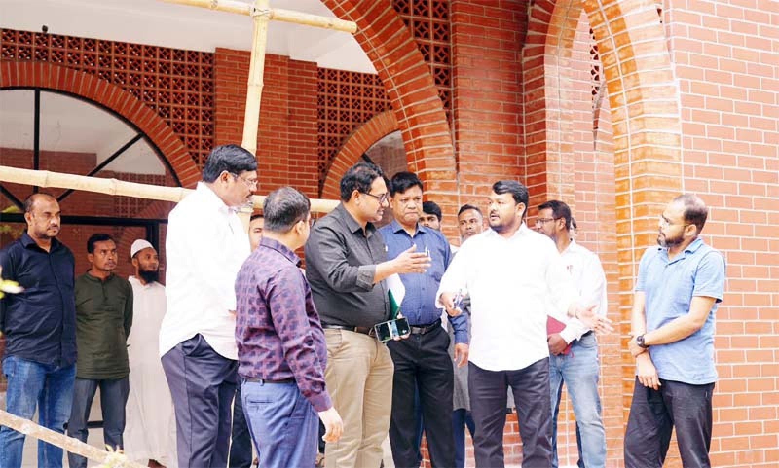 রাজশাহী কেন্দ্রীয় উদ্যান ও চিড়িয়াখানা পরিদর্শনে রাসিক প্রশাসক