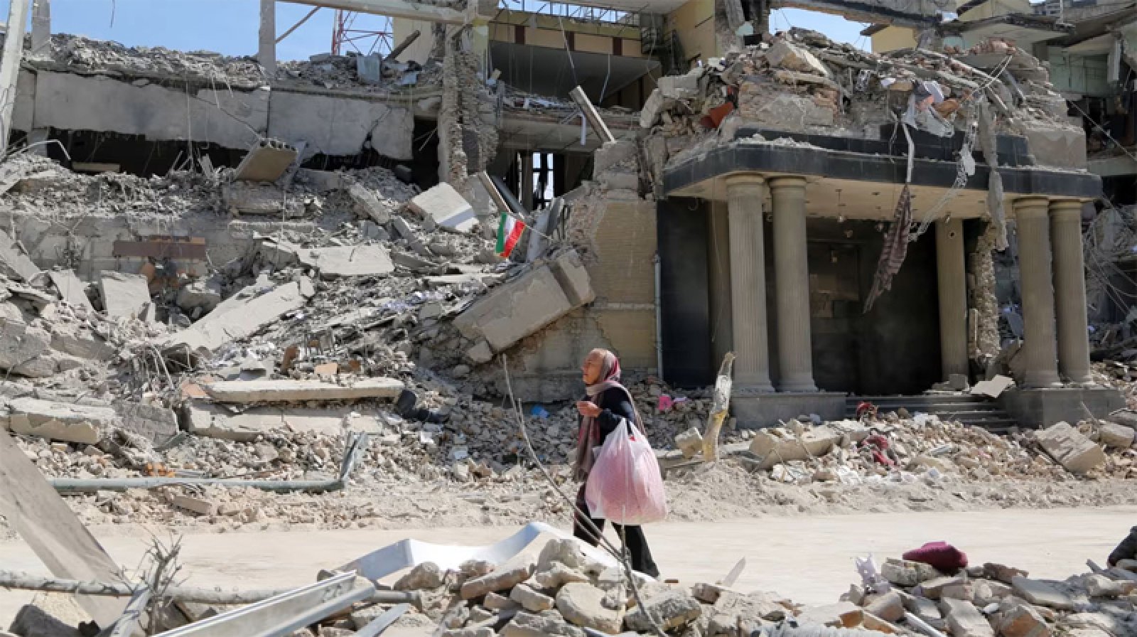 ইরানে নিহতের সংখ্যা  ছাড়াল ১,০০০  ॥ পাল্টাপাল্টি হামলা অব্যাহত