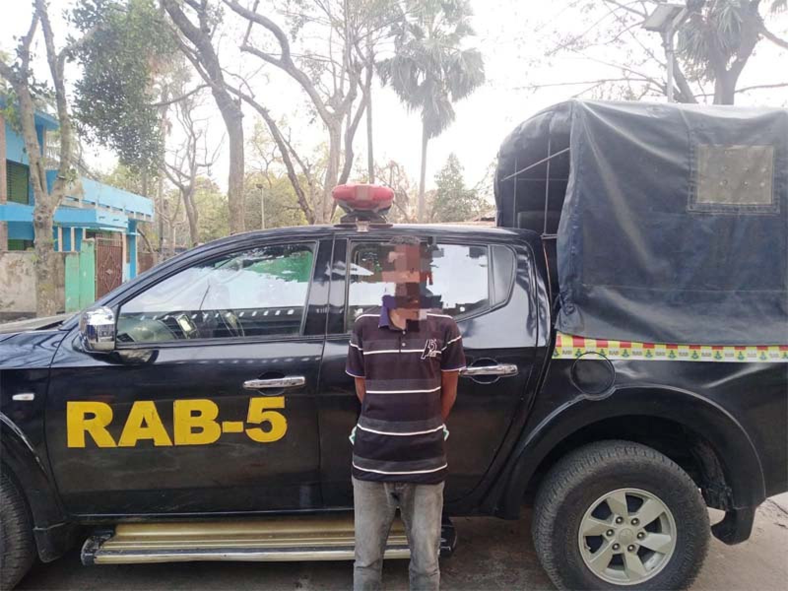 তানোরে ট্যাপেন্টাডলসহ যুবক গ্রেফতার