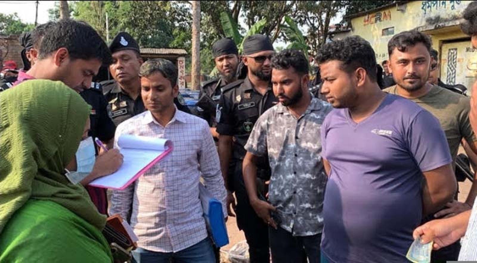 রাজশাহীতে ফিলিং স্টেশনকে দুই লাখ টাকা জরিমানা