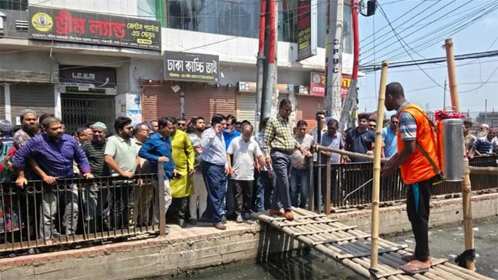জিয়া সরণি খাল আধুনিকায়নে ডিএসসিসির ব্যাপক উদ্যোগ
