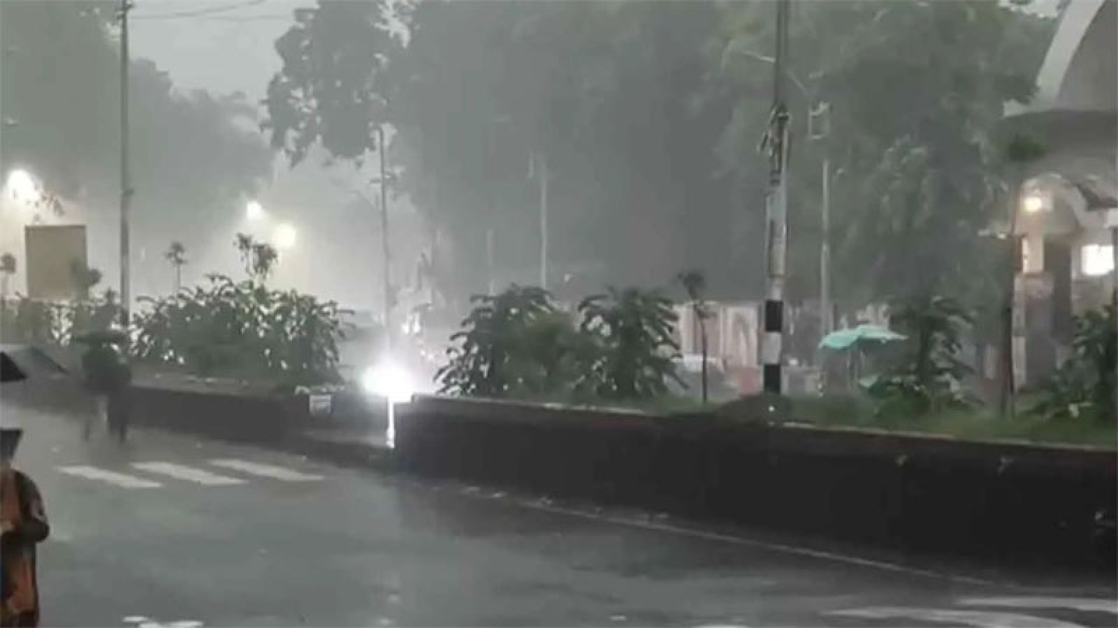 রাজধানীতে স্বস্তির বৃষ্টি