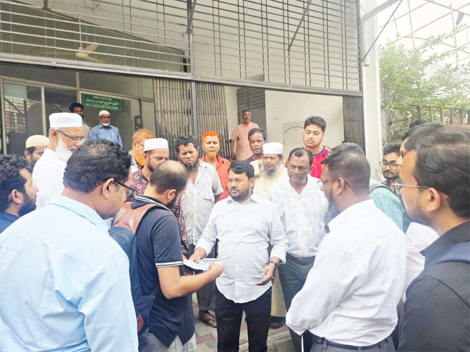 সোনাদিঘি জামে মসজিদের সম্প্রসারণ ও আধুনিকায়নের লক্ষ্যে পরিদর্শনে রাসিক প্রশাসক