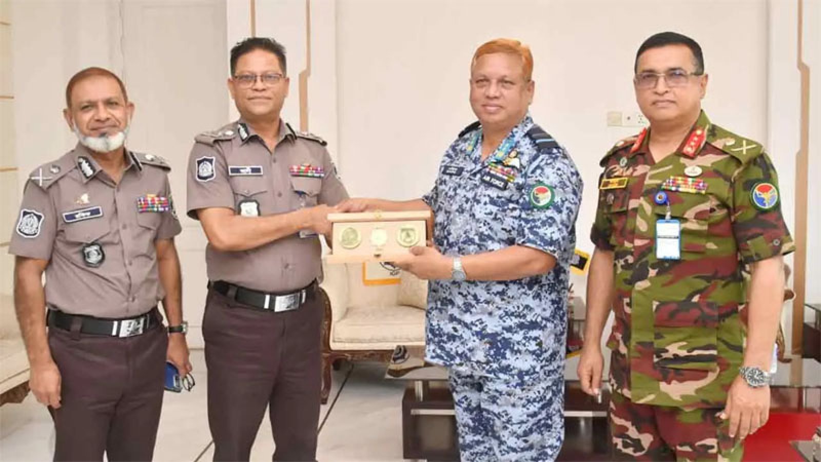 পুলিশ সদর দপ্তর পরিদর্শনে ‘এনডিসি কোর্স’র প্রশিক্ষণার্থী কর্মকর্তারা