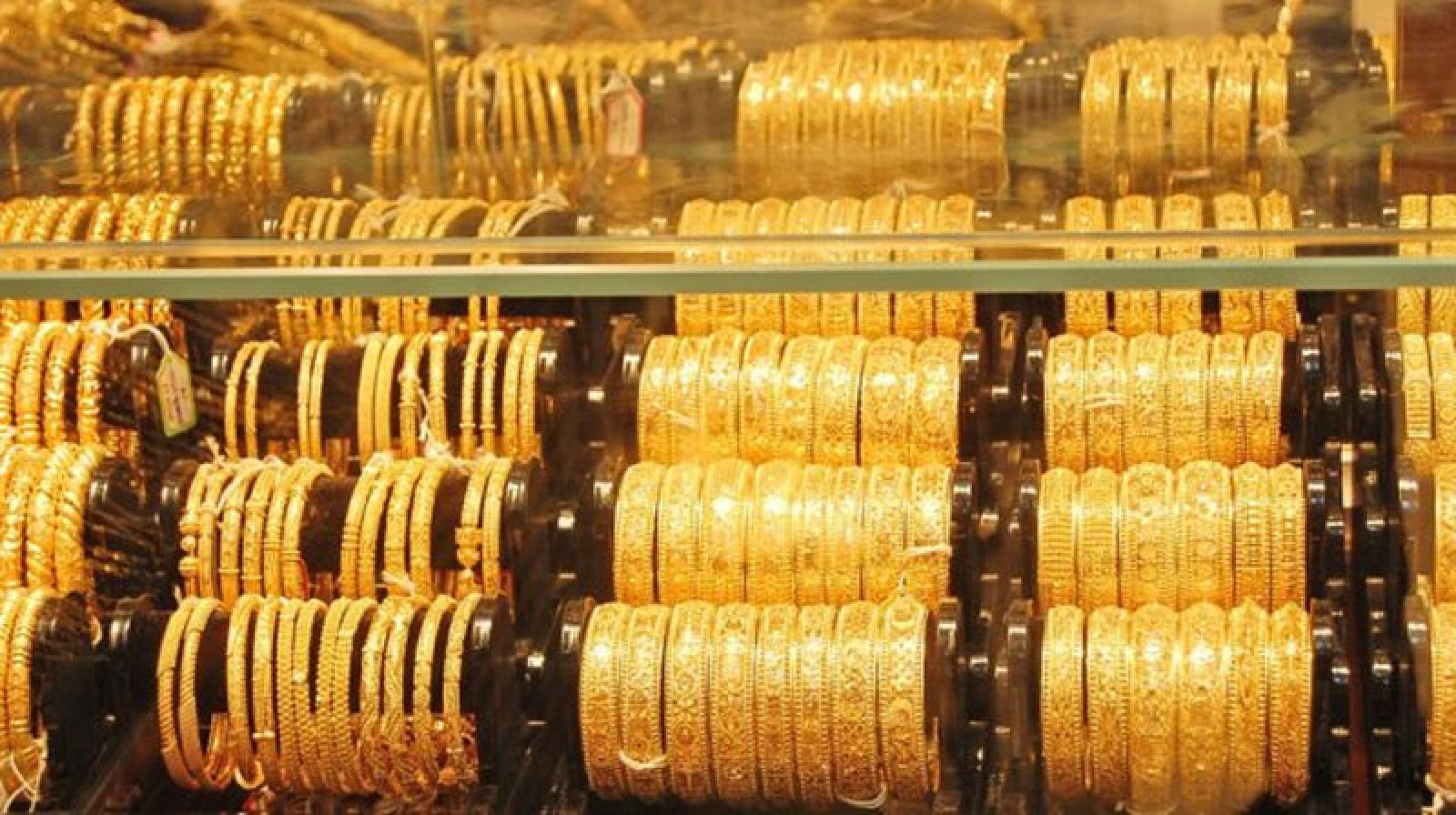 সোনার দাম আরও কমলো