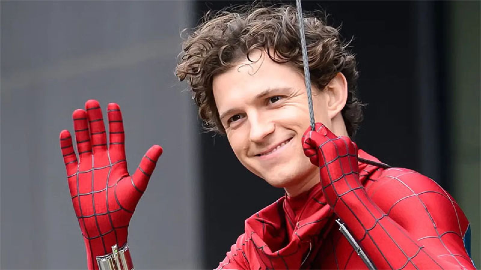 মদ ছেড়ে এখন সবচেয়ে সুখী টম হল্যান্ড