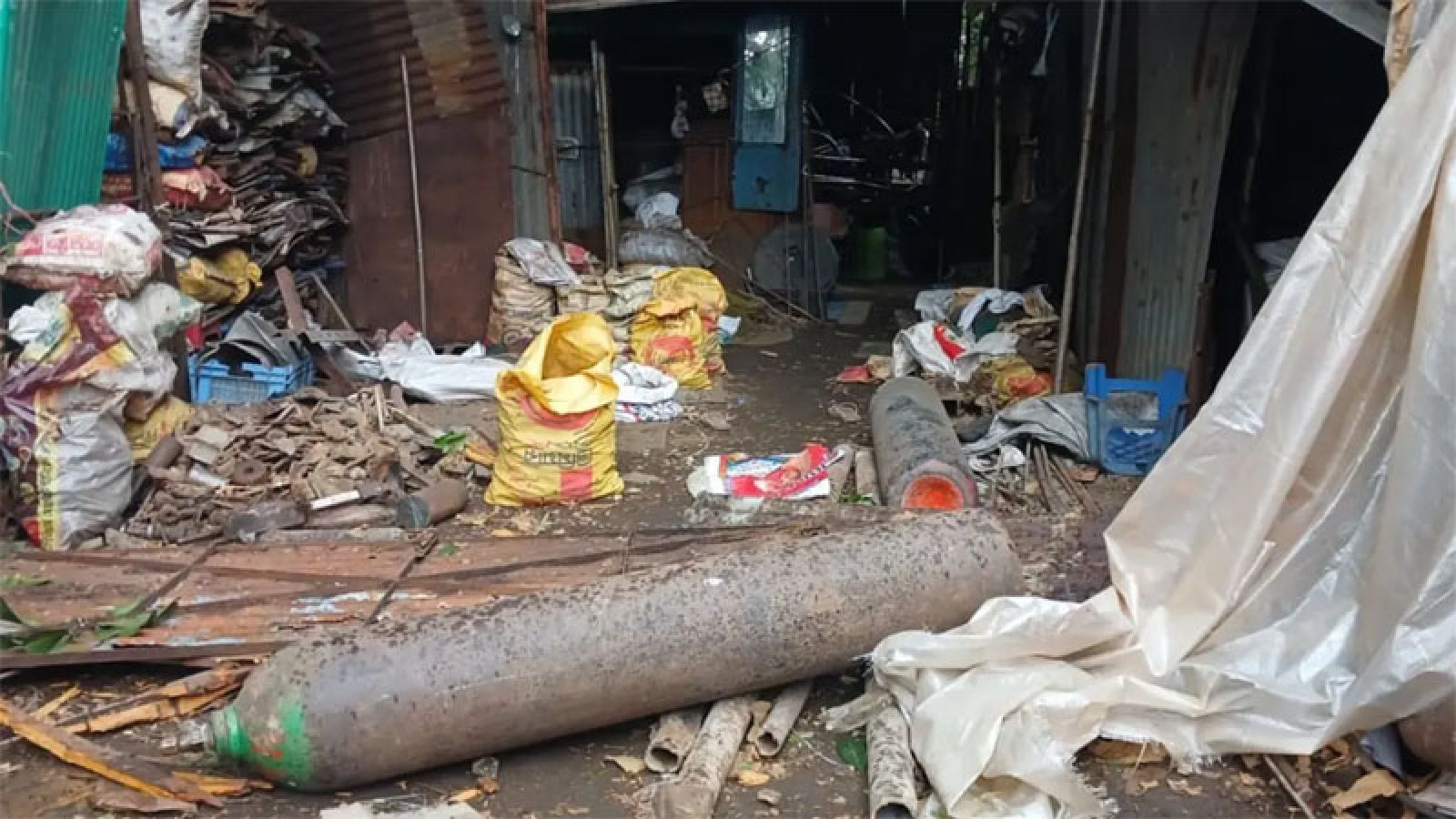 সীতাকুণ্ডে সিলিন্ডার বিস্ফোরণে প্রাণ গেল নসিমন চালকের, আহত ২