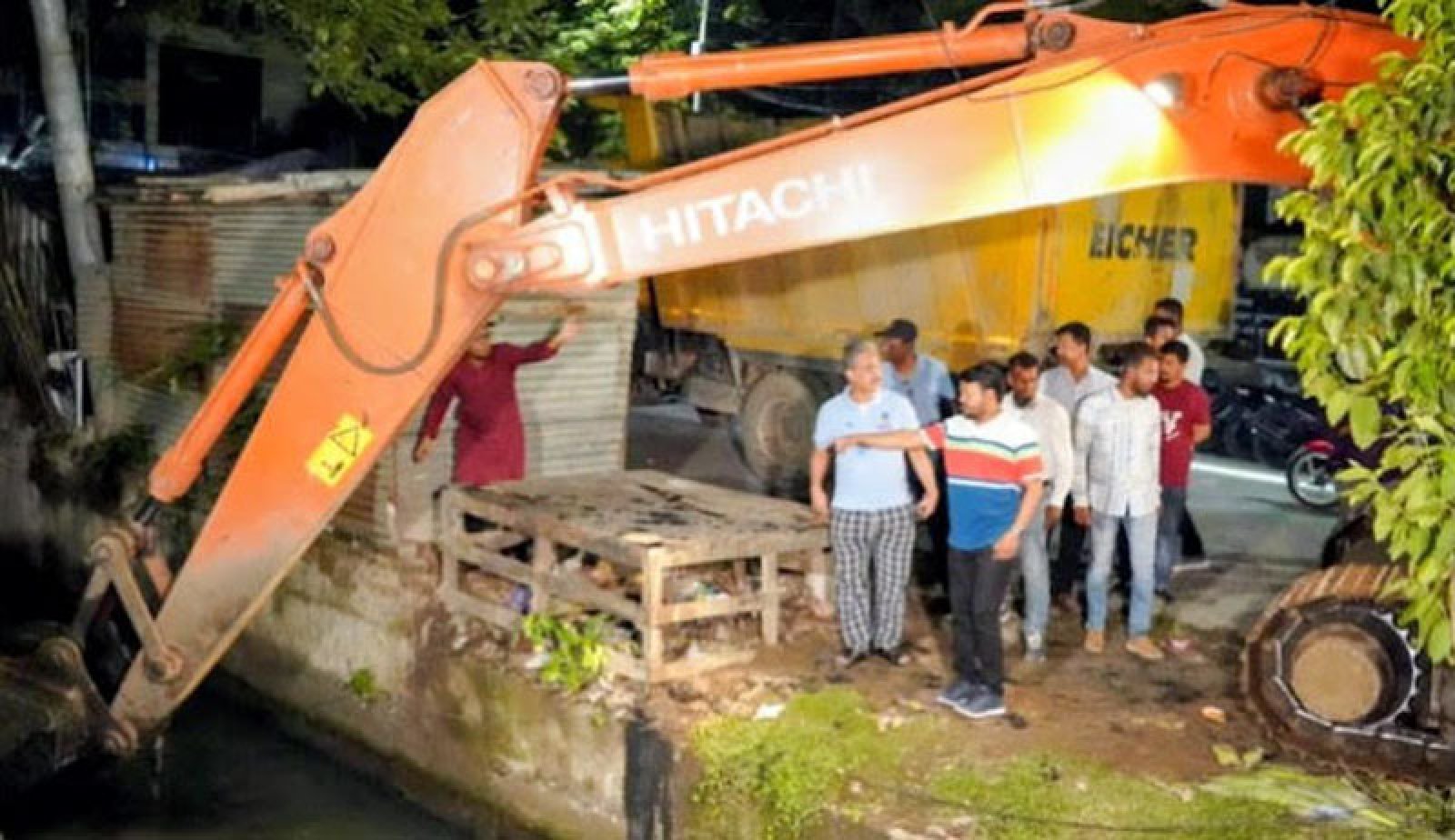 আসন্ন বর্ষায় জলাবদ্ধতা রোধে মাঠে তৎপর রাসিক