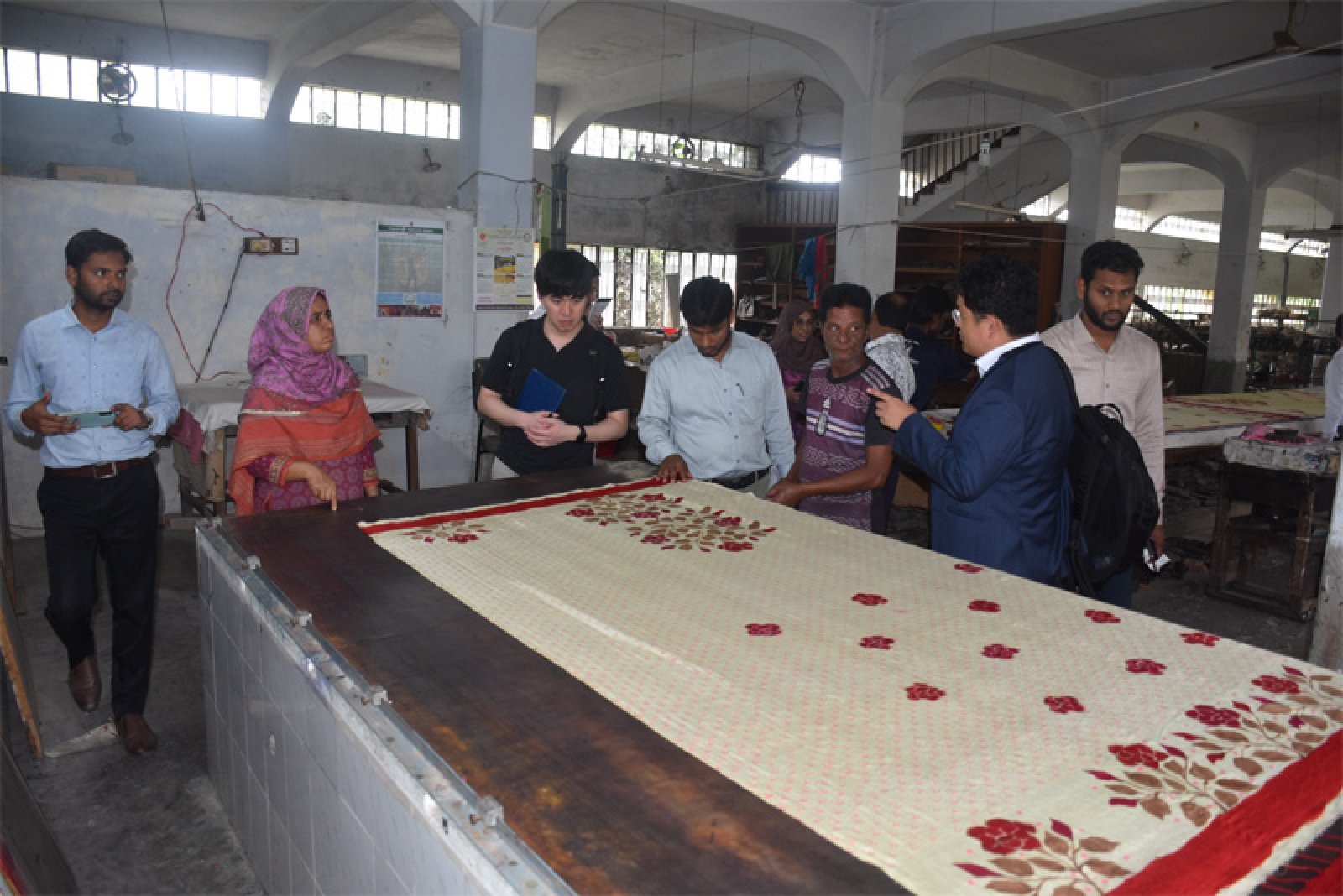 রাজশাহীতে রেশম কারখানা পরিদর্শনে জেট্রো প্রতিনিধিরা, পুনরায় চালুর আশ্বাস
