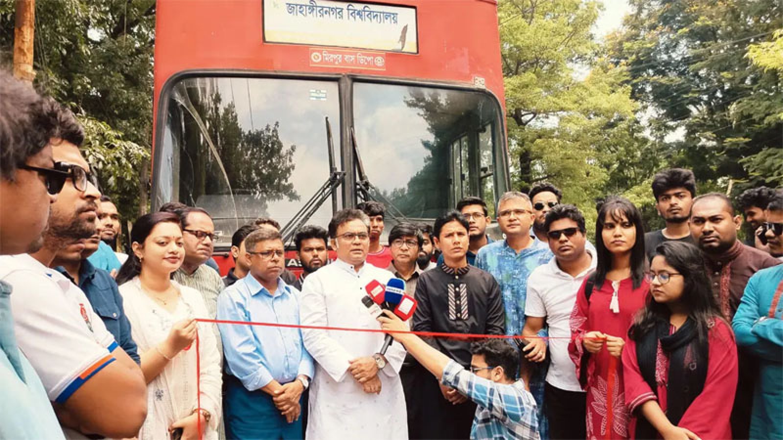 জাবিতে ‘লাইভ বাস ট্র্যাকিং’ সেবা চালু করল ছাত্রদল