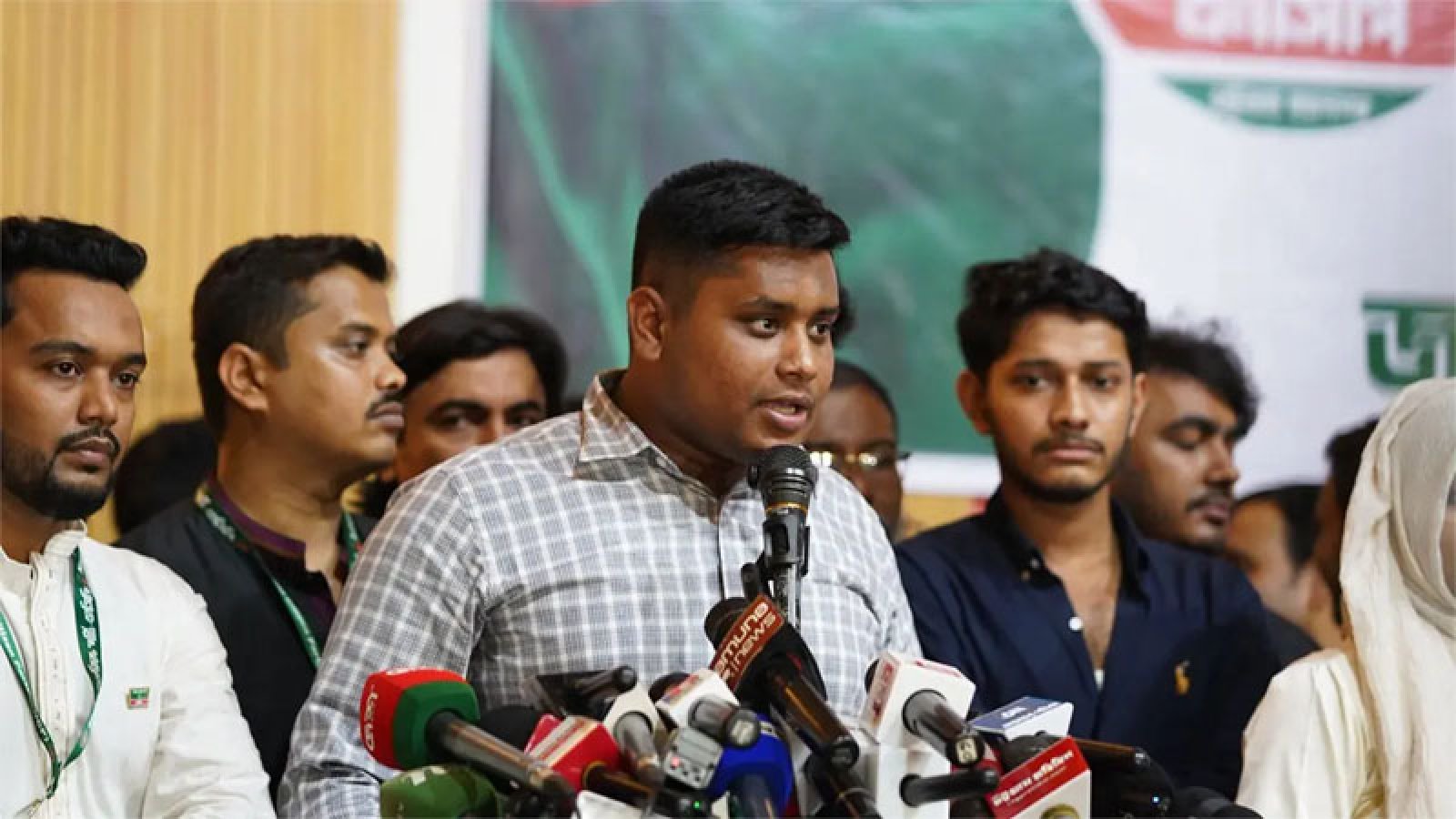 বিএনপির অনেকেই আমাদের সঙ্গে যোগাযোগ করছেন: হাসনাত আবদুল্লাহ