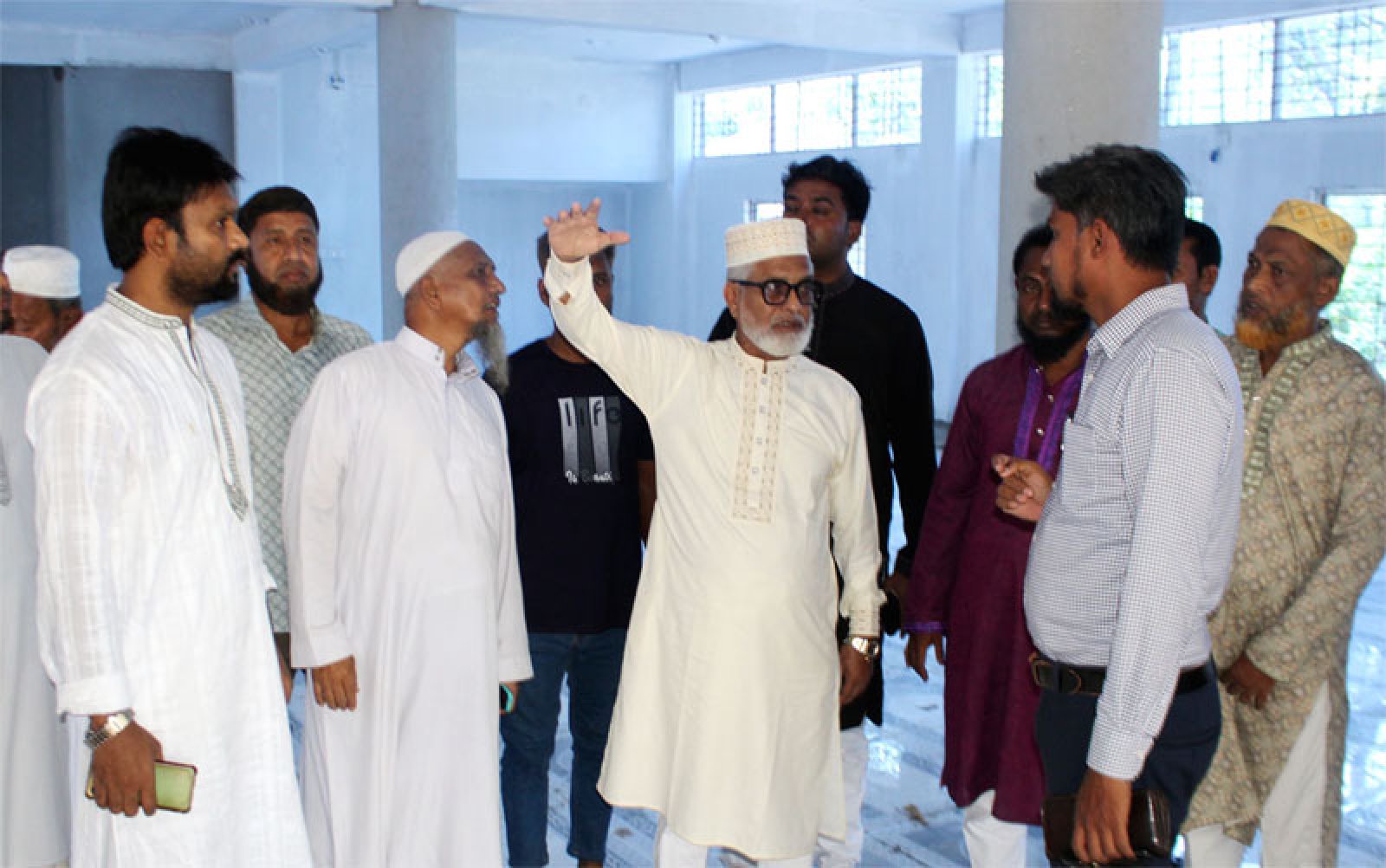 মোহনপুরে বিভিন্ন উন্নয়ন প্রকল্প পরিদর্শন করলেন :  জেলা পরিষদ প্রশাসক এরশাদ আলী (ঈশা)