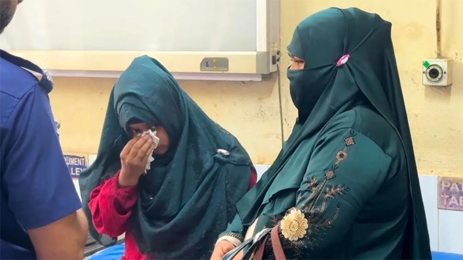 স্বামীর জামিনে ক্ষোভে এজলাসে নারীর বিষপান