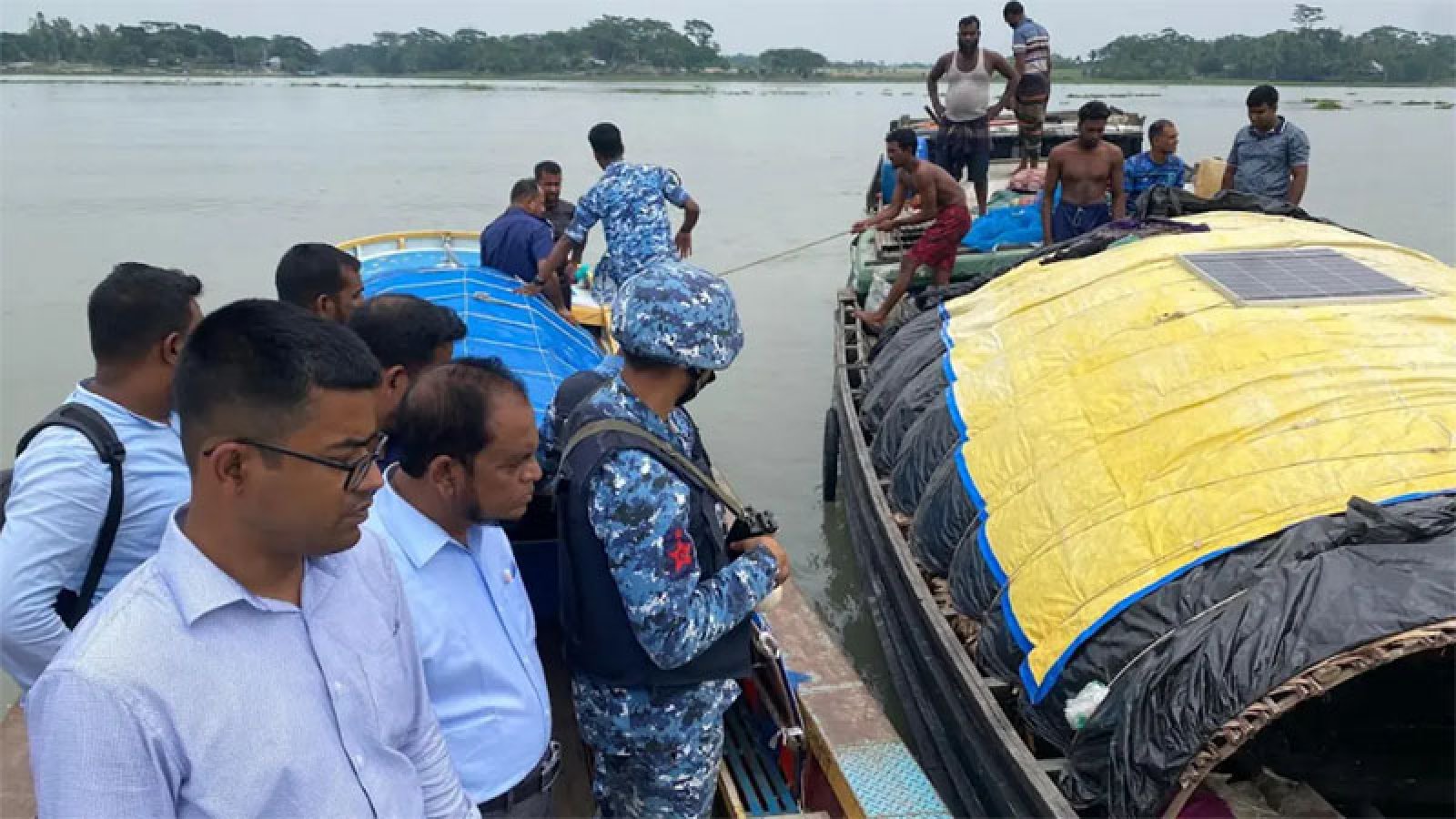 পিরোজপুরে ১৩ মণ রেণু জব্দ, ৭ জেলের কারাদণ্ড