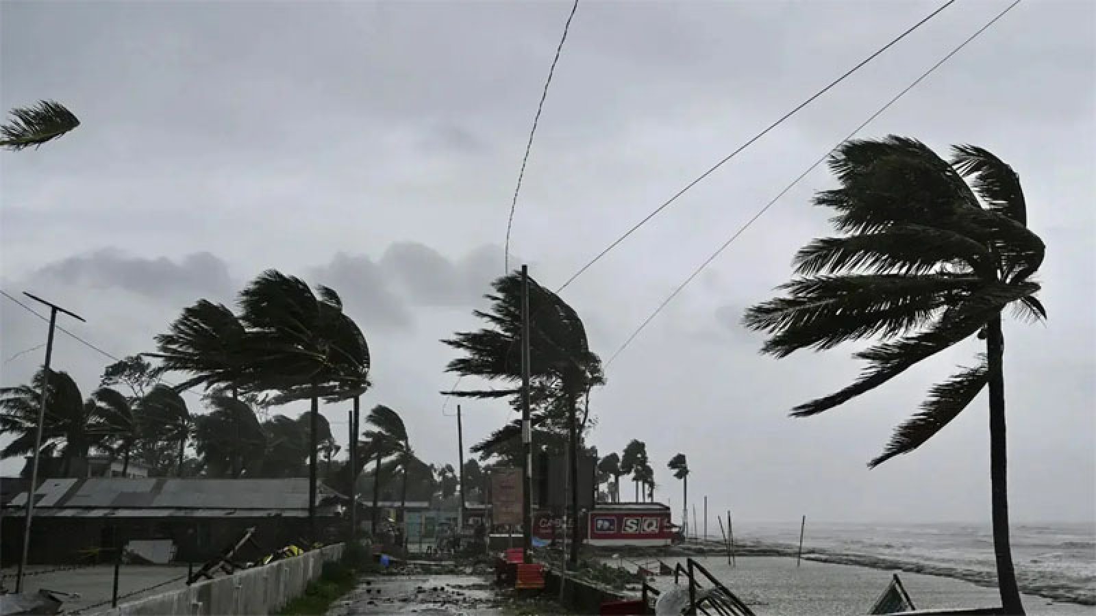 ১৩ অঞ্চলে ঝড়ের পূর্বাভাস, নদীবন্দরে সতর্কতা