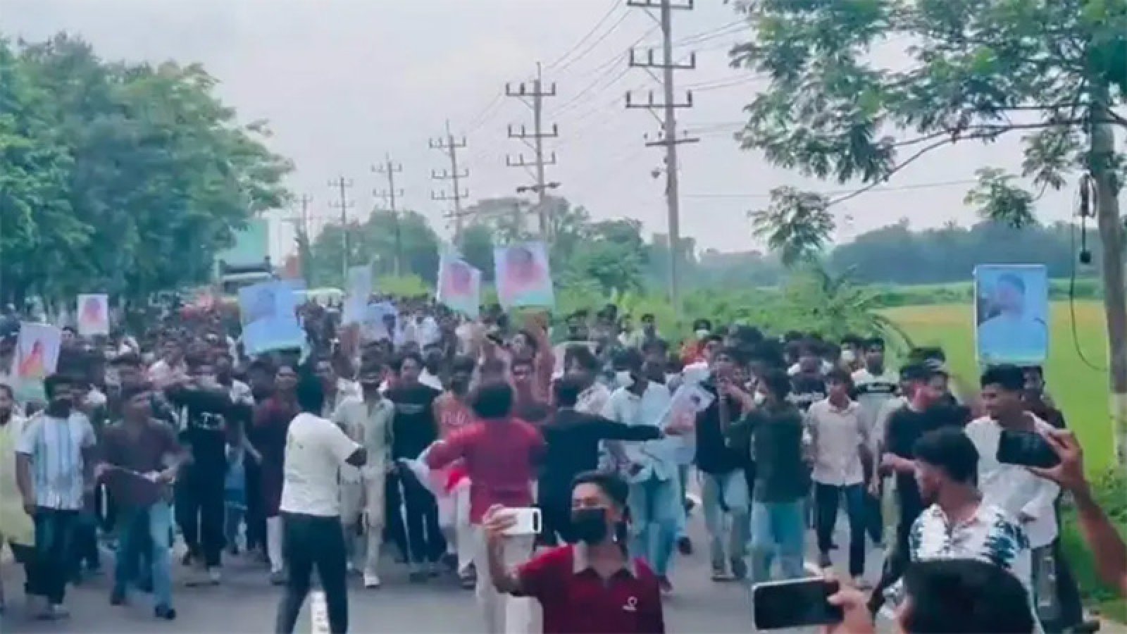 ঢাকা-চট্টগ্রাম মহাসড়কে নিষিদ্ধ ছাত্রলীগের মিছিল, আটক ৪৫