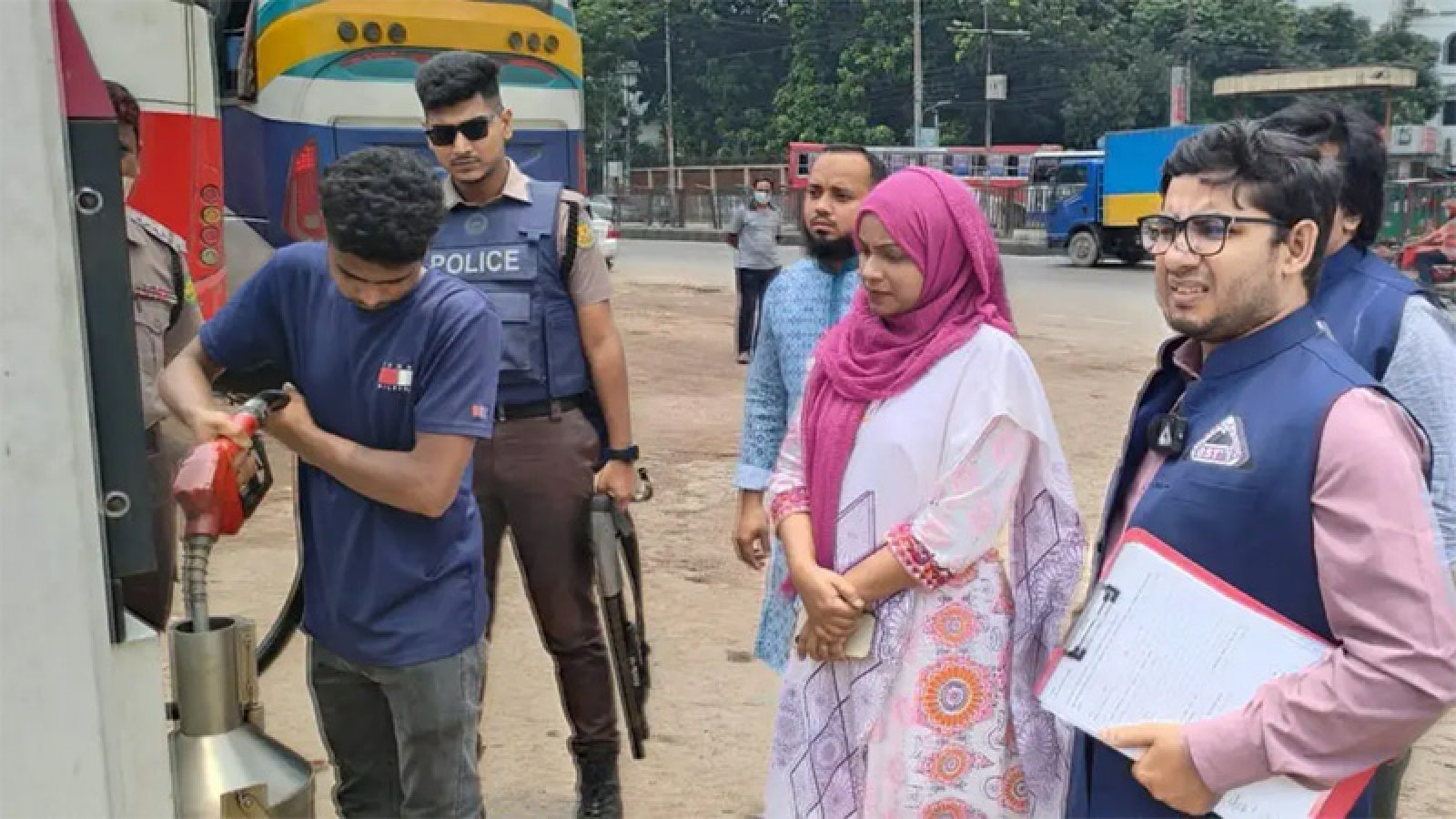 পেট্রোল পাম্পে ভয়াবহ জালিয়াতি, ১০ লিটারে এক লিটার চুরি