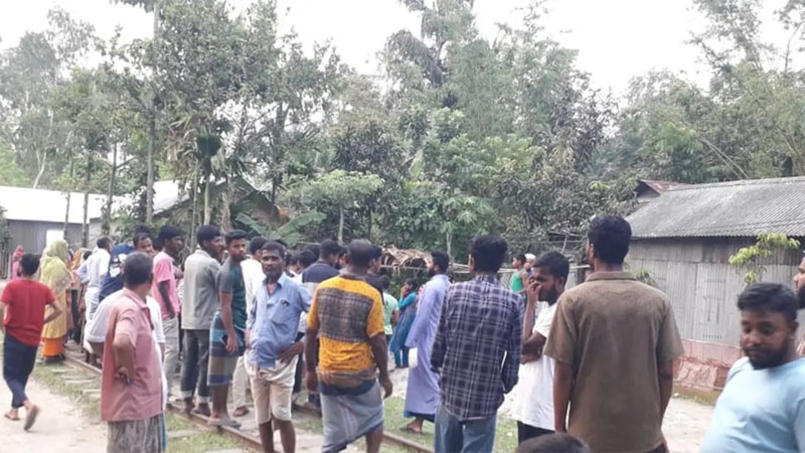 স্ত্রীর মর্যাদার দাবিতে অনশনে এইচএসসি পরীক্ষার্থী