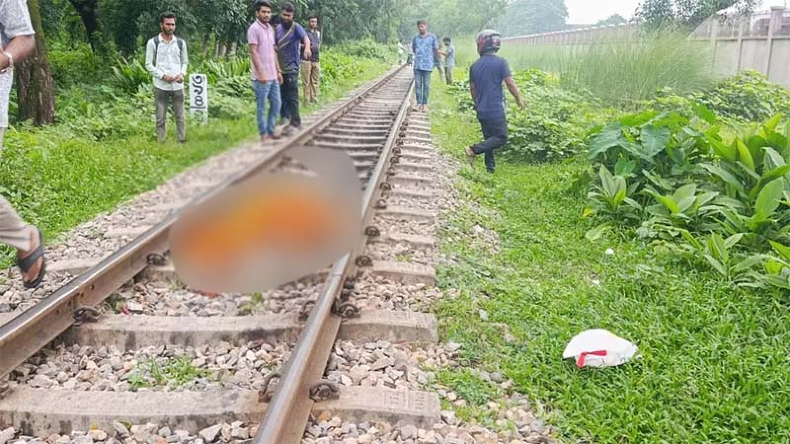 বাকৃবিতে রেললাইনে কাটা পড়ে অজ্ঞাত এক নারীর মৃত্যু