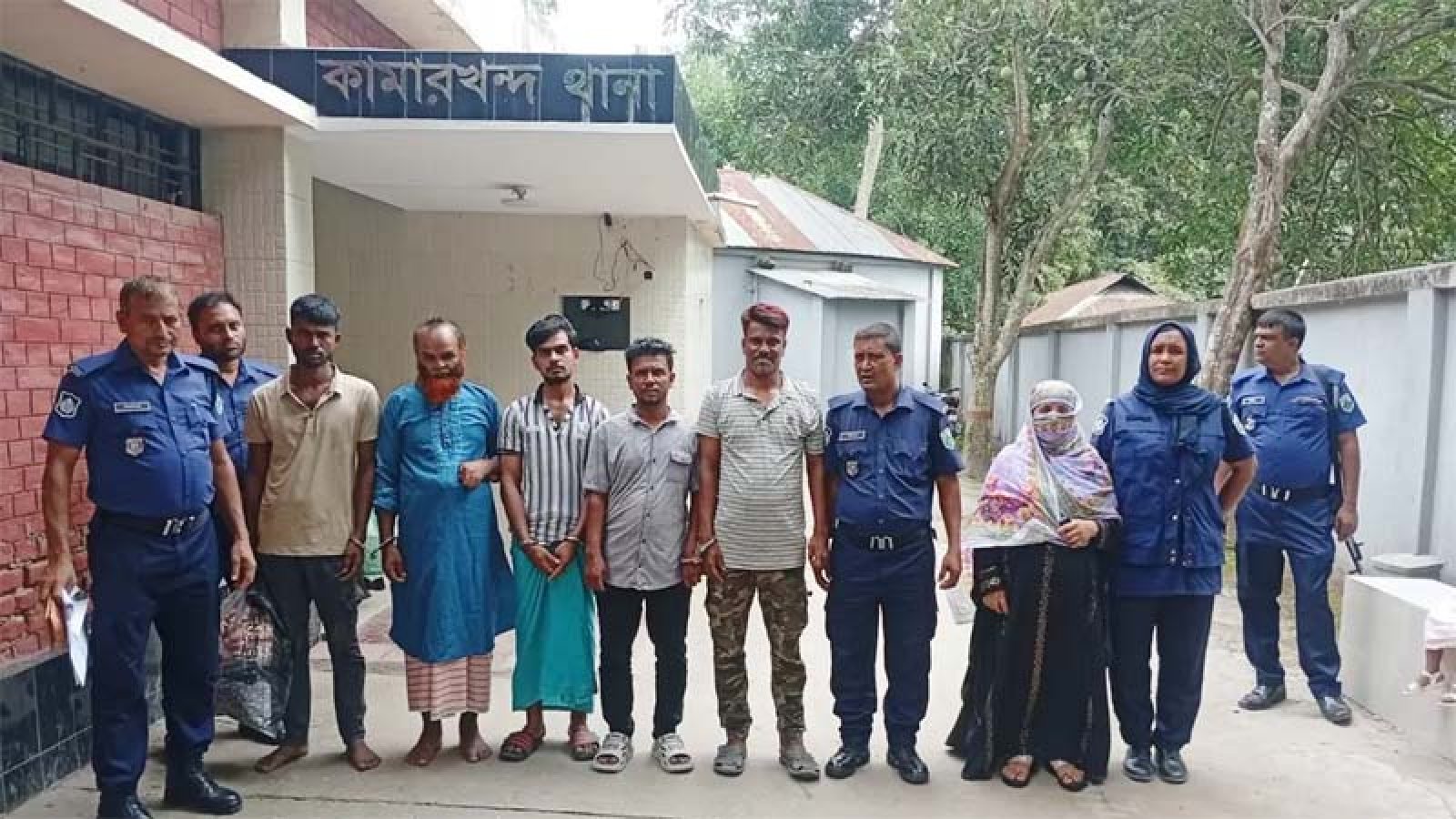 সিরাজগঞ্জে আন্তঃজেলা ডাকাত দলের ৫ সদস্য গ্রেপ্তার