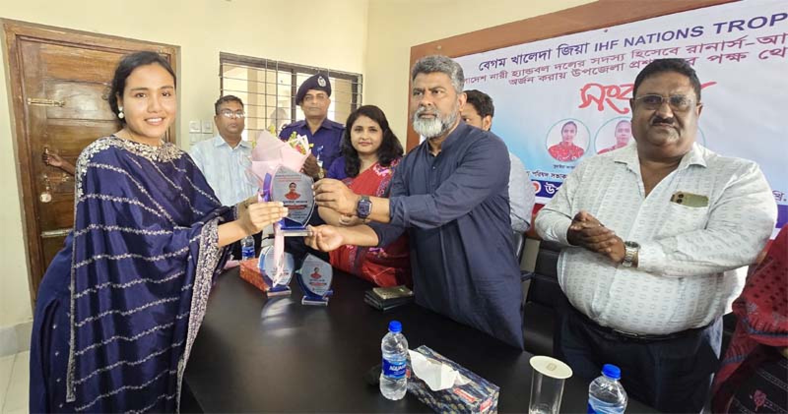 বদলগাছীর তিন নারী হ্যান্ডবল খেলোয়াড়কে সংবর্ধনা