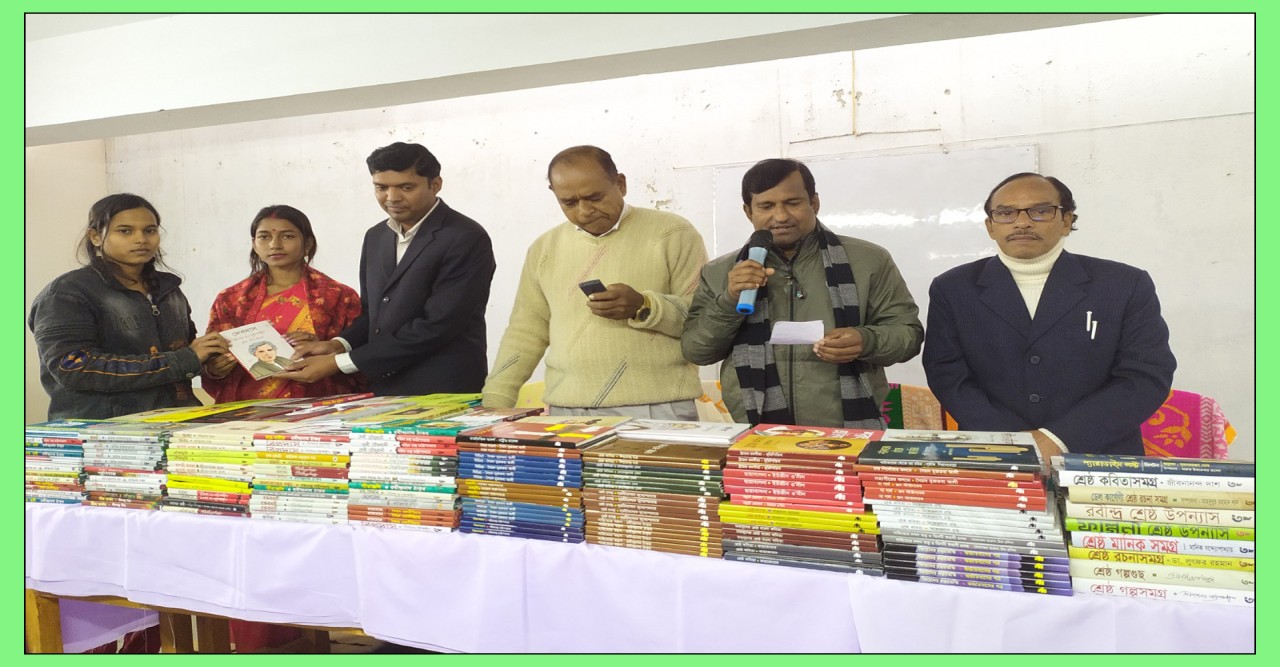 বউ ভাতের অর্থ বাঁচিয়ে ৪ শতাধিক শিক্ষার্থীকে বই উপহার
