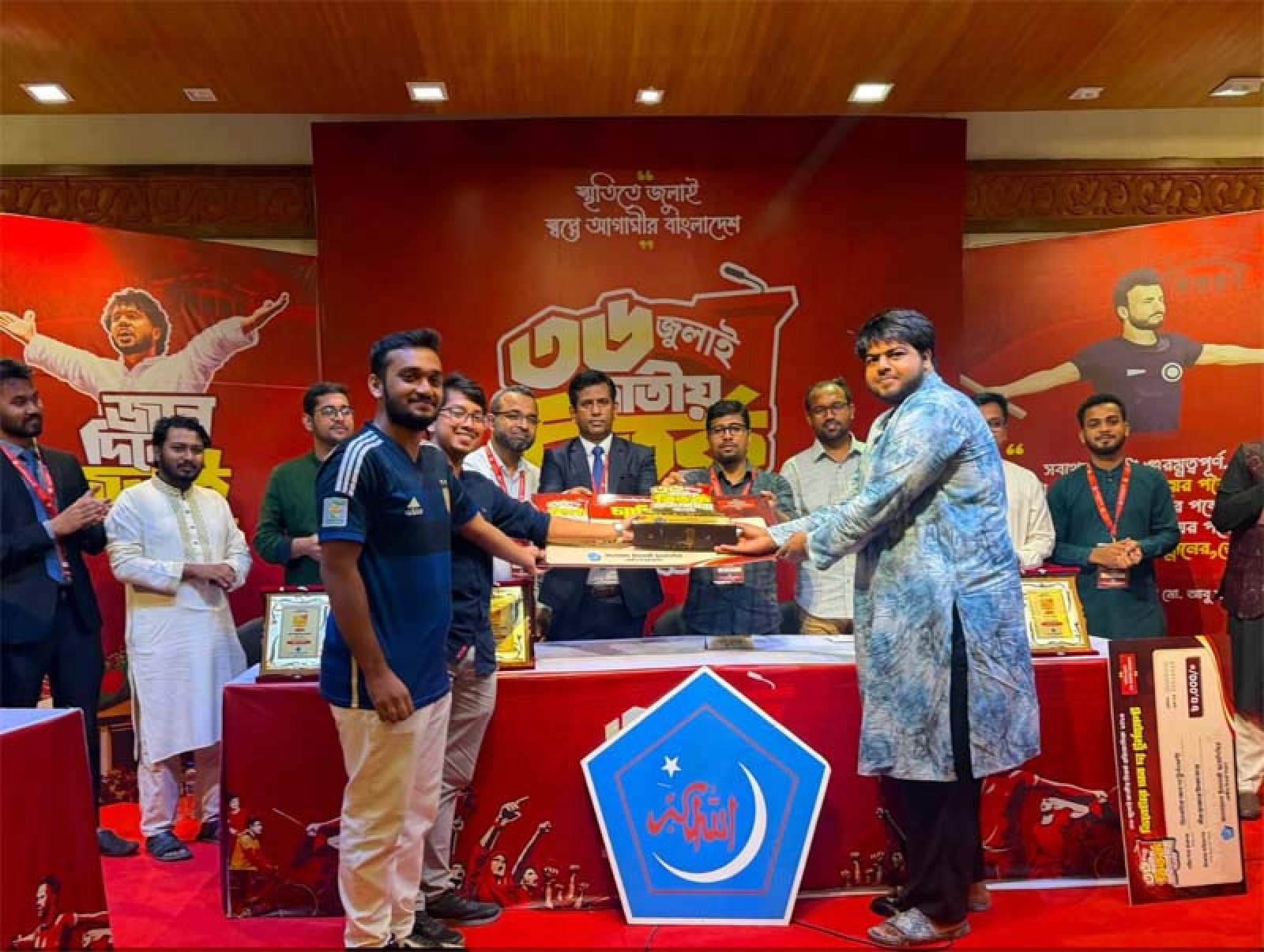 ছাত্রশিবিরের ৩৬ জুলাই জাতীয় বিতর্ক প্রতিযোগিতায় চ্যাম্পিয়ন 'রুয়েট ডিসির ভ্যানগগ'