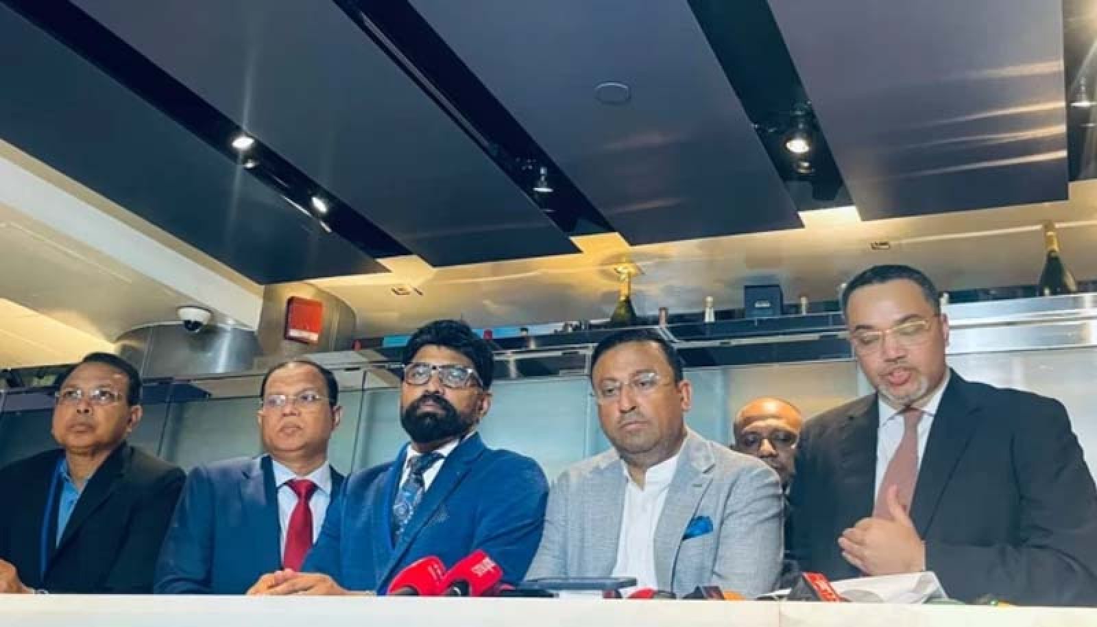 বোয়িংয়ের সঙ্গে ১১টি বিমান কেনার চুক্তি হয়েছে : মাহদী আমিন