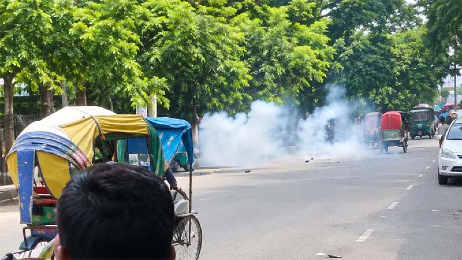 রাজধানীতে শিল্পকলার সামনে ককটেল বিস্ফোরণ