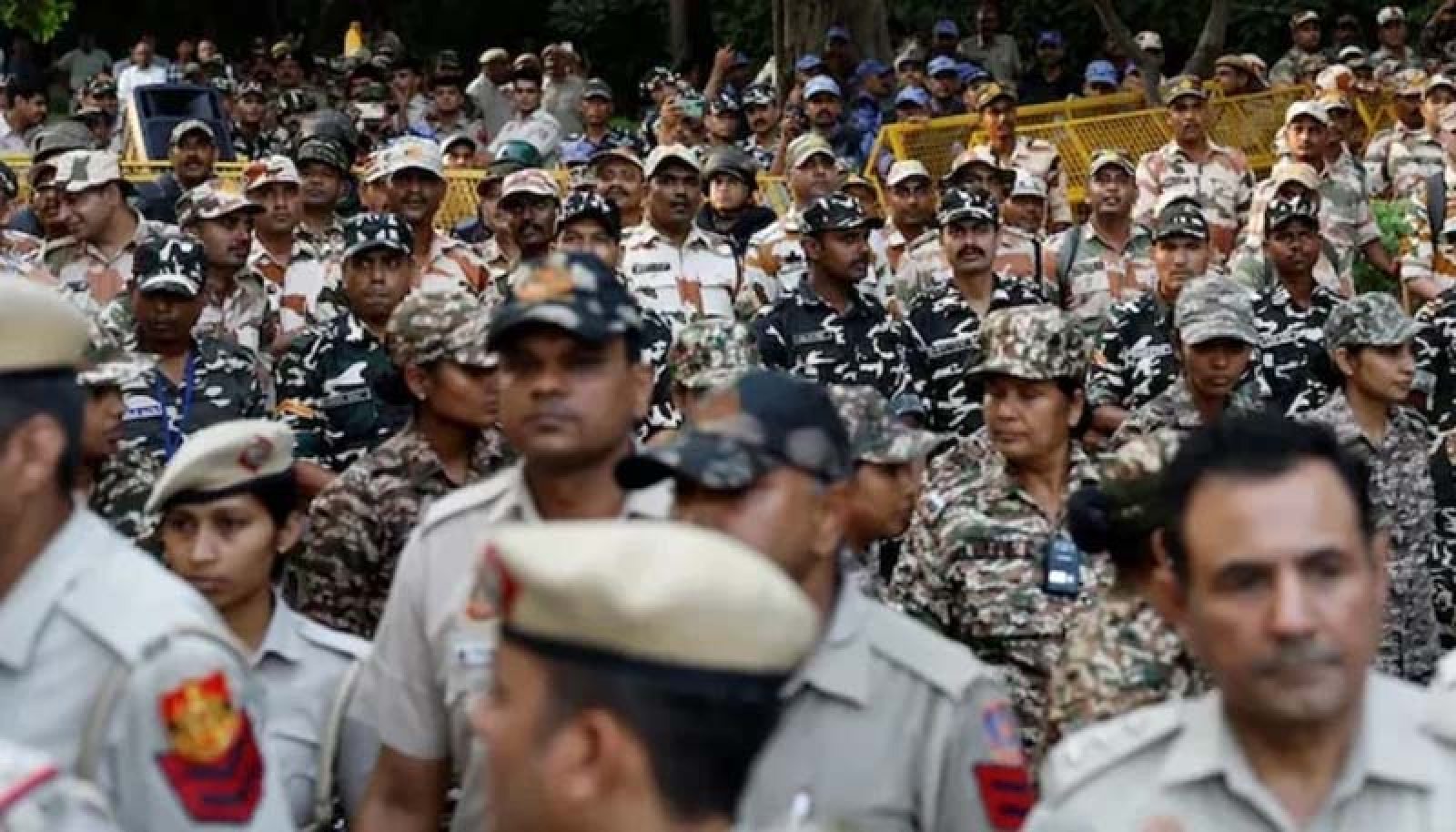 দিল্লিতে বন্ধ ইন্টারনেট ও রেলসেবা বন্ধ