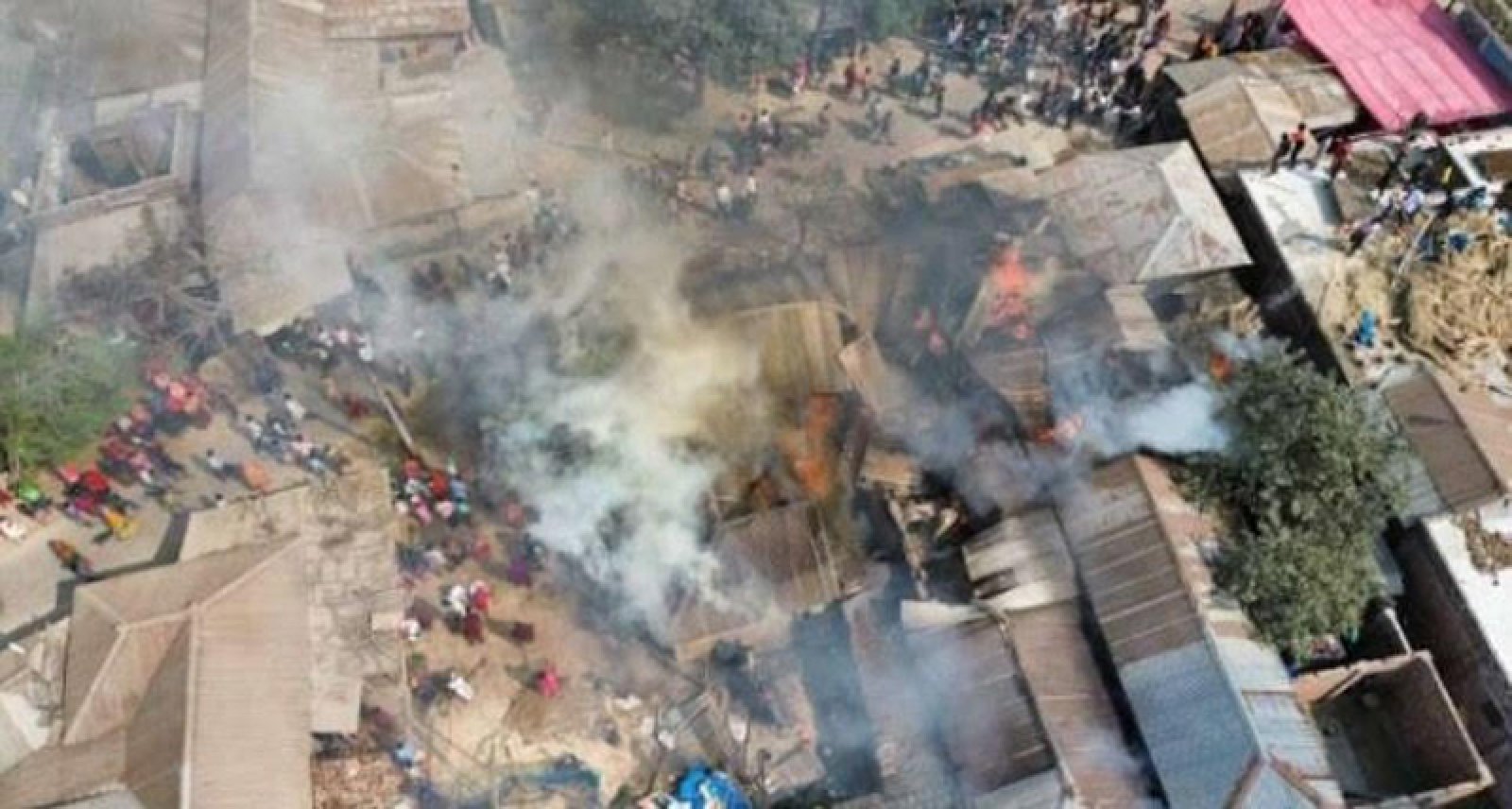 চাঁপাইনবাবগঞ্জের ভোলাহাটে অগ্নিকান্ডে ৪ টি বাড়ী ভষ্মিভূত