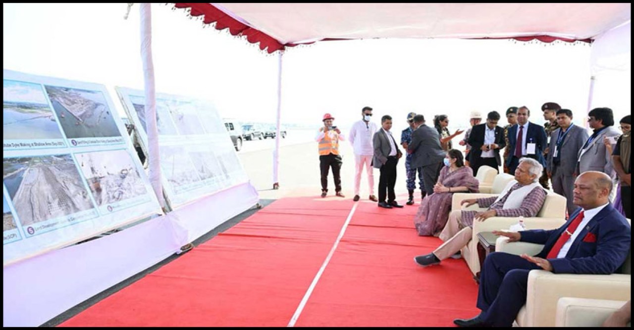 কক্সবাজার বিমানবন্দরের নির্মাণকাজ পরিদর্শন করলেন